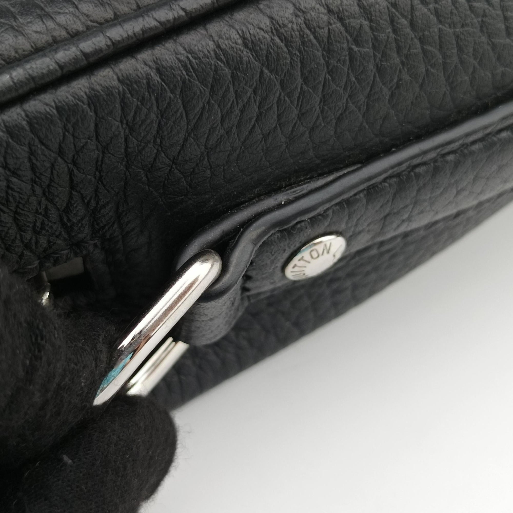 Secondhand Louis Vuitton Armand Briefcase MM Noir Taurillon leather M54381 handbag | stylenewstar