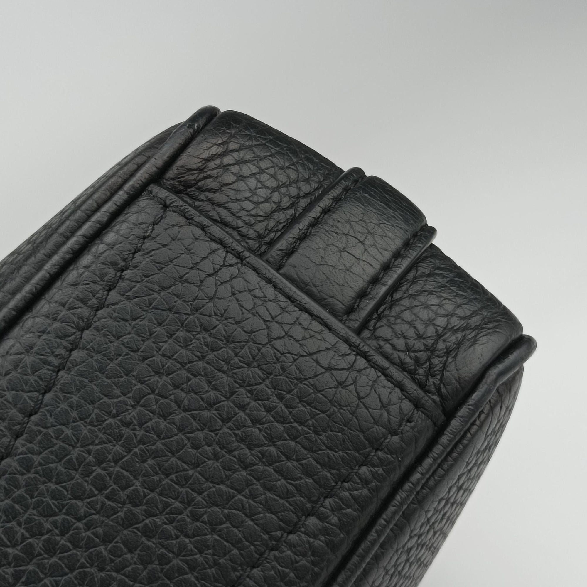 Secondhand Louis Vuitton Armand Briefcase MM Noir Taurillon leather M54381 handbag | stylenewstar