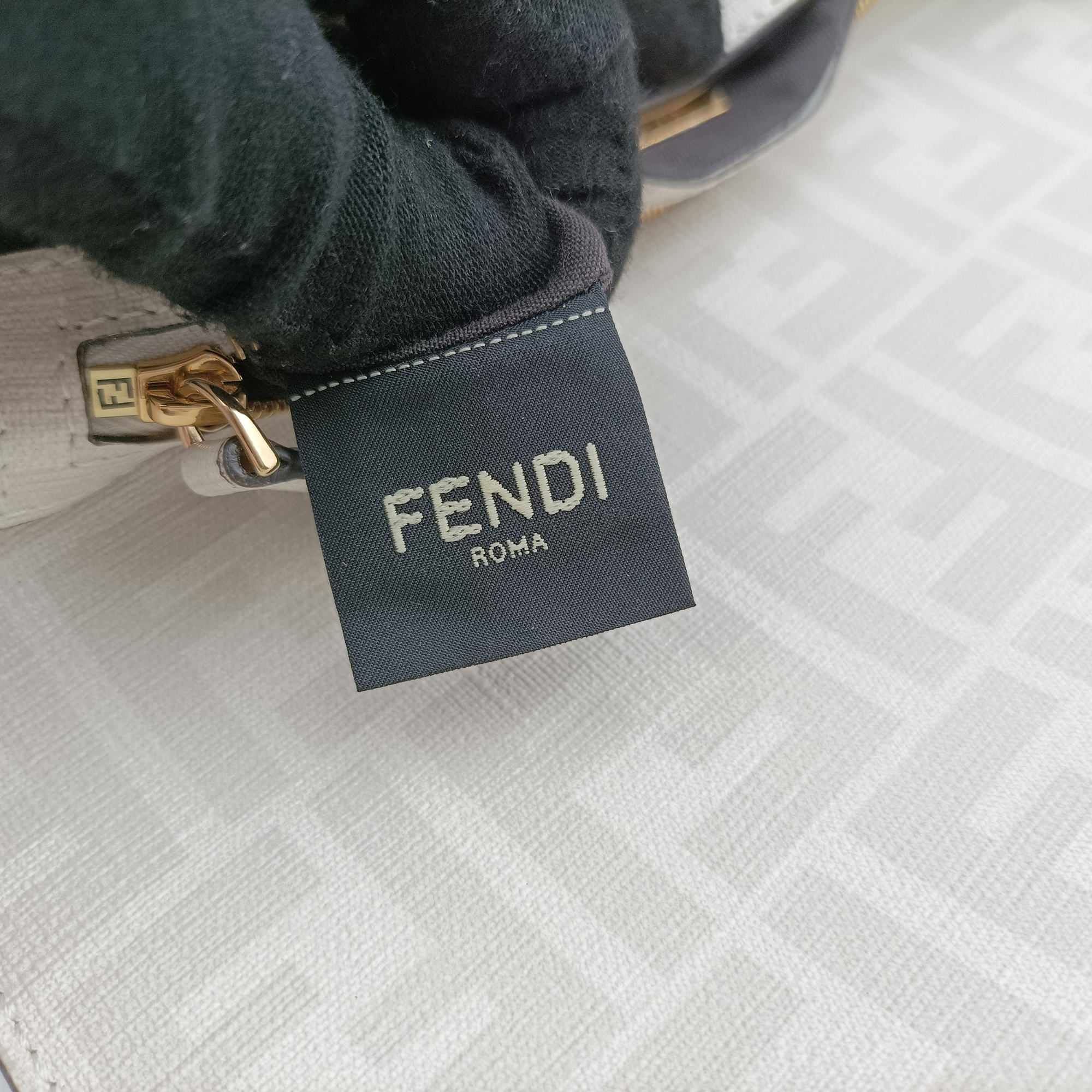 Pre-owned Fendi BAGUETTE White × Multicolor Coated Canvas × Leather 8BR600 shoulderbag | stylenewstar
