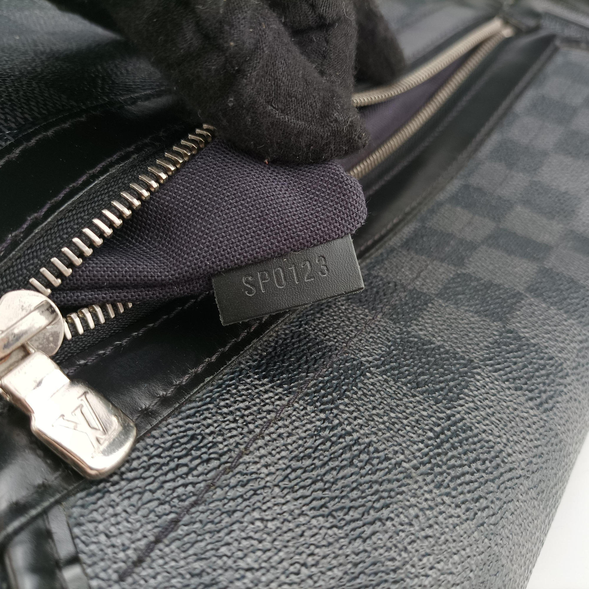 Pre-owned Louis Vuitton DANIEL MM Noir Damier GRAPHITE N58029 shoulderbag | stylenewstar