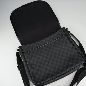 Pre-owned Louis Vuitton DANIEL MM Noir Damier GRAPHITE N58029 shoulderbag | stylenewstar