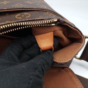 Secondhand Louis Vuitton Abbesses Messenger MM brown Monogram canvas M97038 shoulderbag | stylenewstar