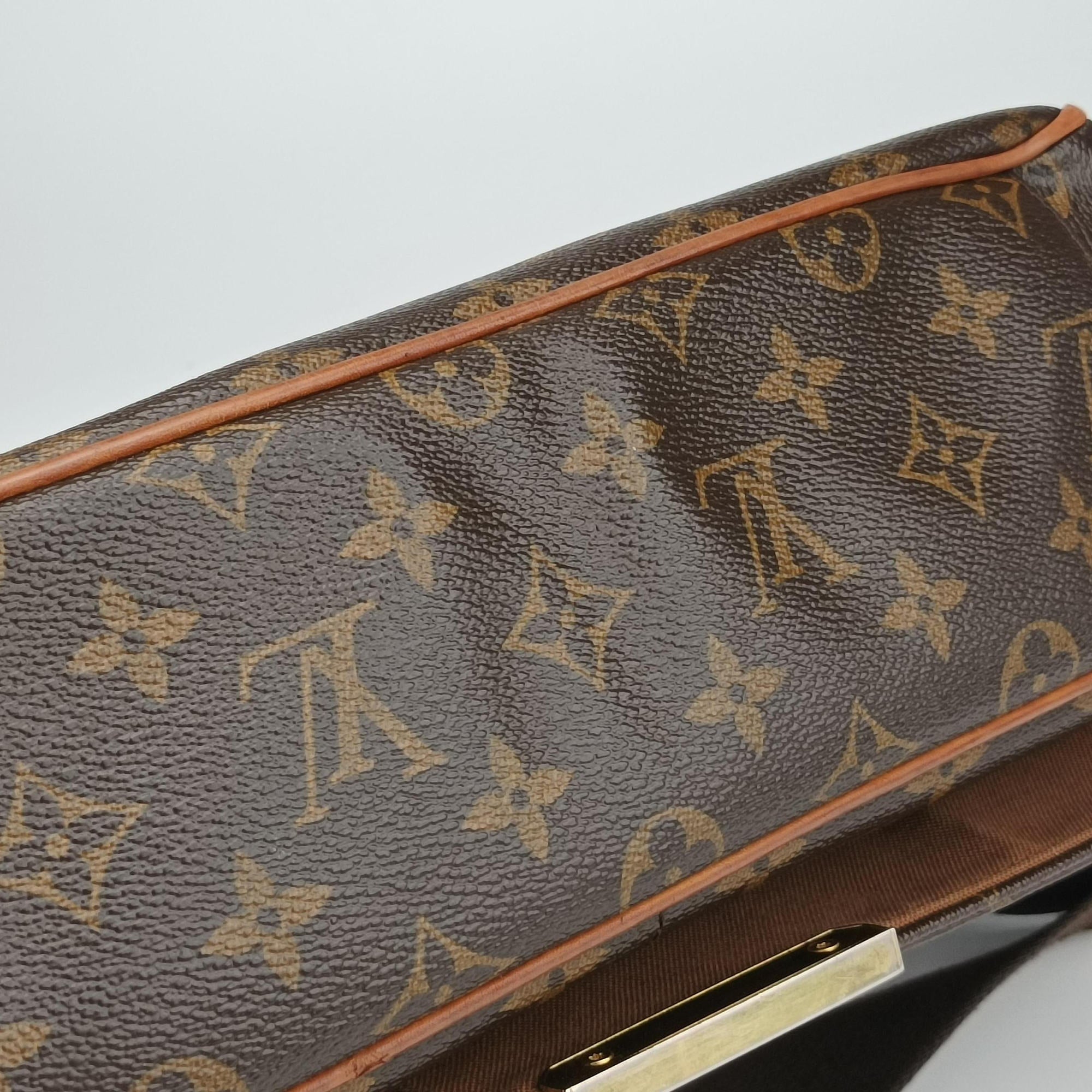 Secondhand Louis Vuitton Abbesses Messenger MM brown Monogram canvas M97038 shoulderbag | stylenewstar