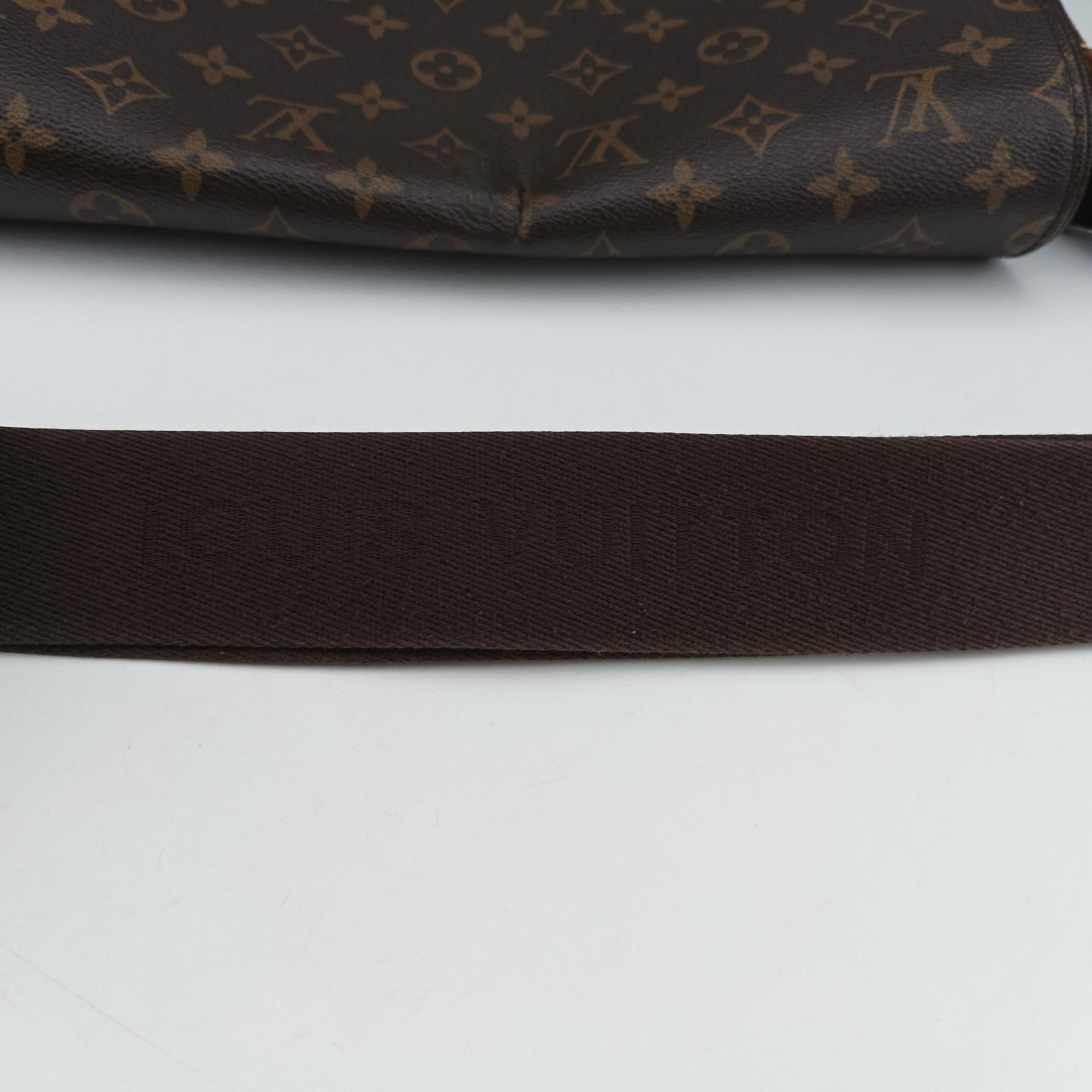 Secondhand Louis Vuitton Abbesses Messenger MM brown Monogram canvas M97038 shoulderbag | stylenewstar