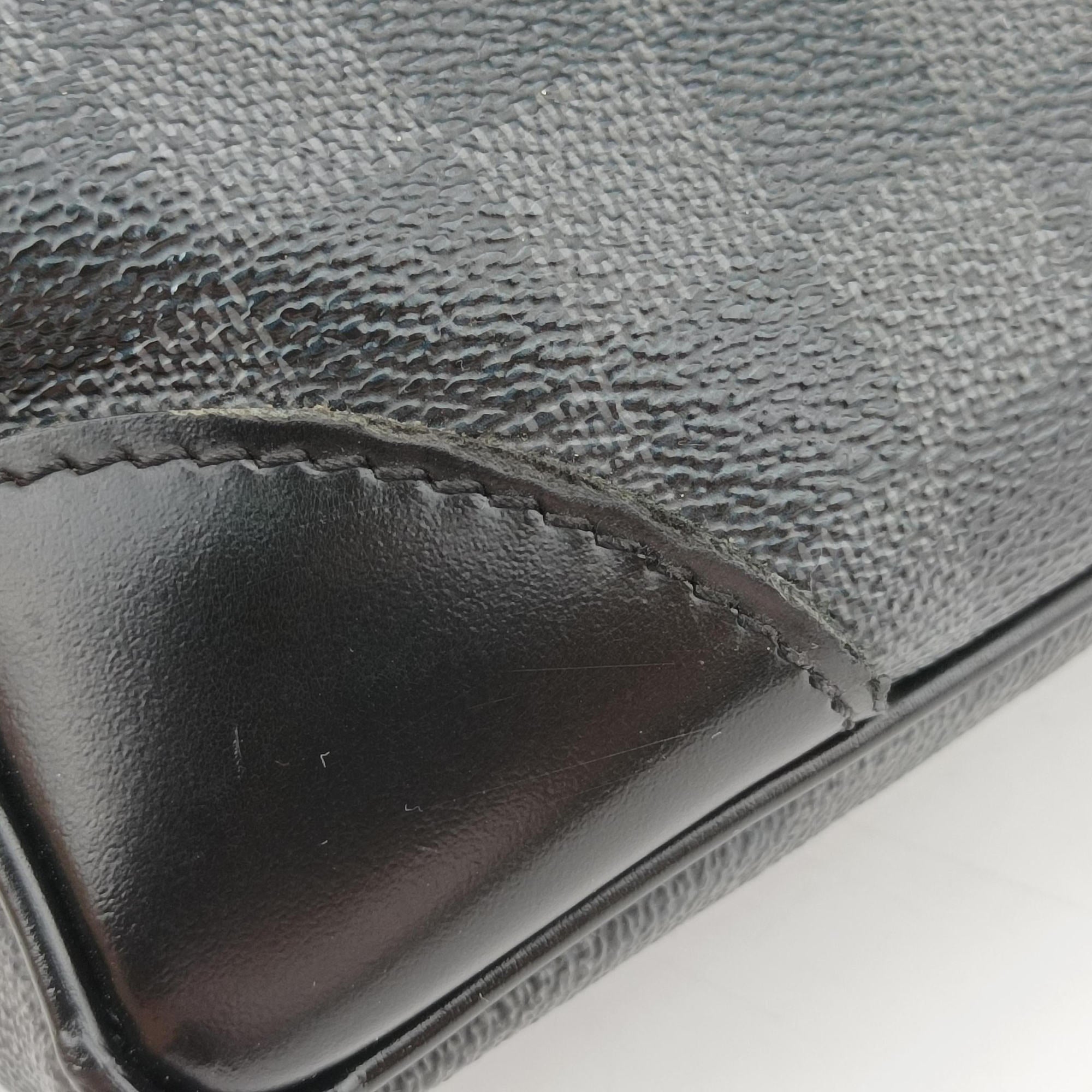 Pre-owned Louis Vuitton Porte Documents Voyage Noir Damier Graphite N41125 handbag | stylenewstar