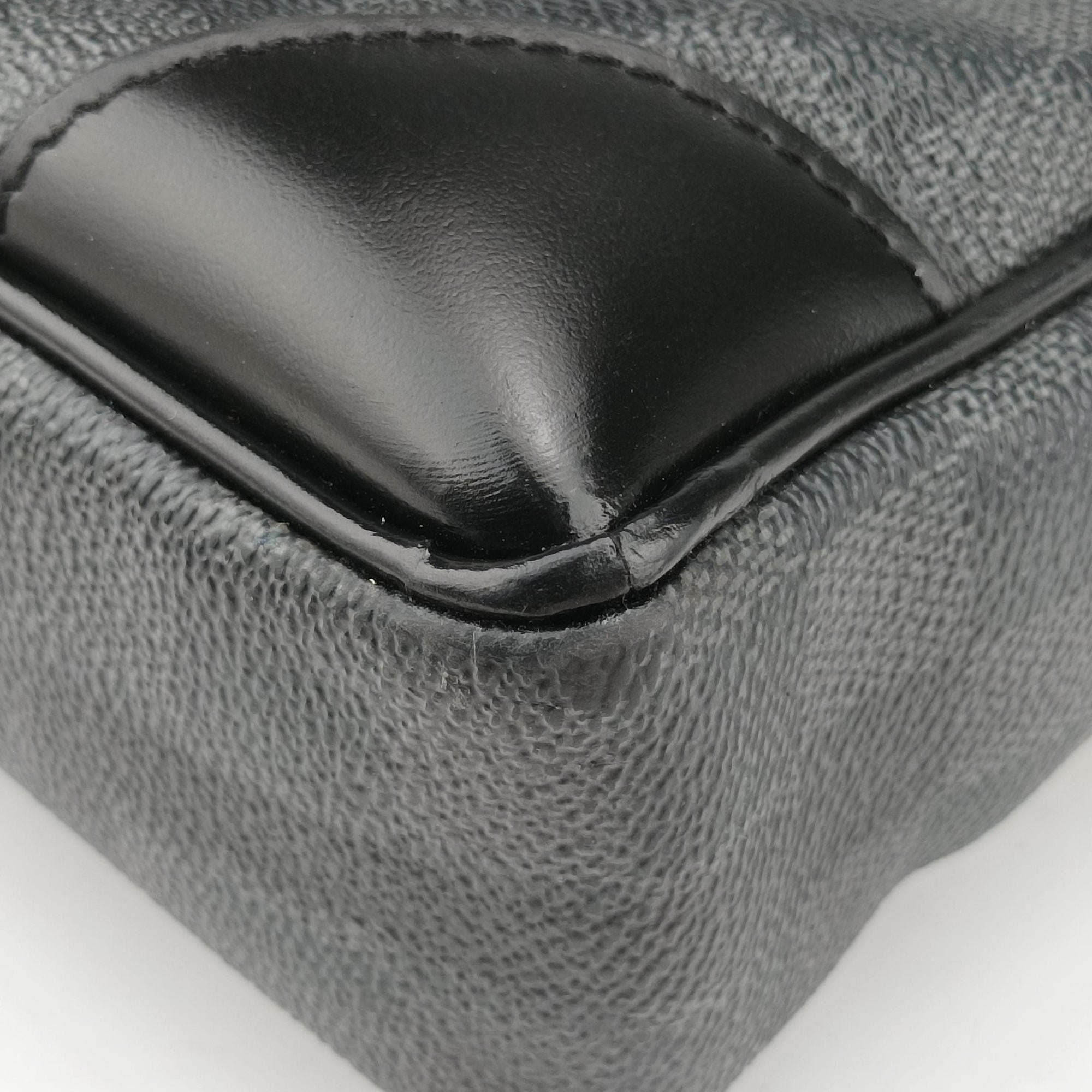 Pre-owned Louis Vuitton Porte Documents Voyage Noir Damier Graphite N41125 handbag | stylenewstar
