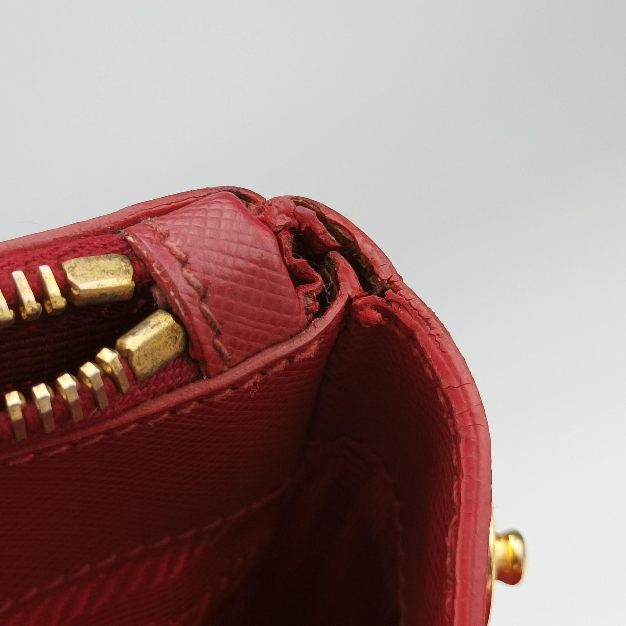 Pre-owned Prada Galleria Red SAFFIANO Leather BN1786 handbag | stylenewstar