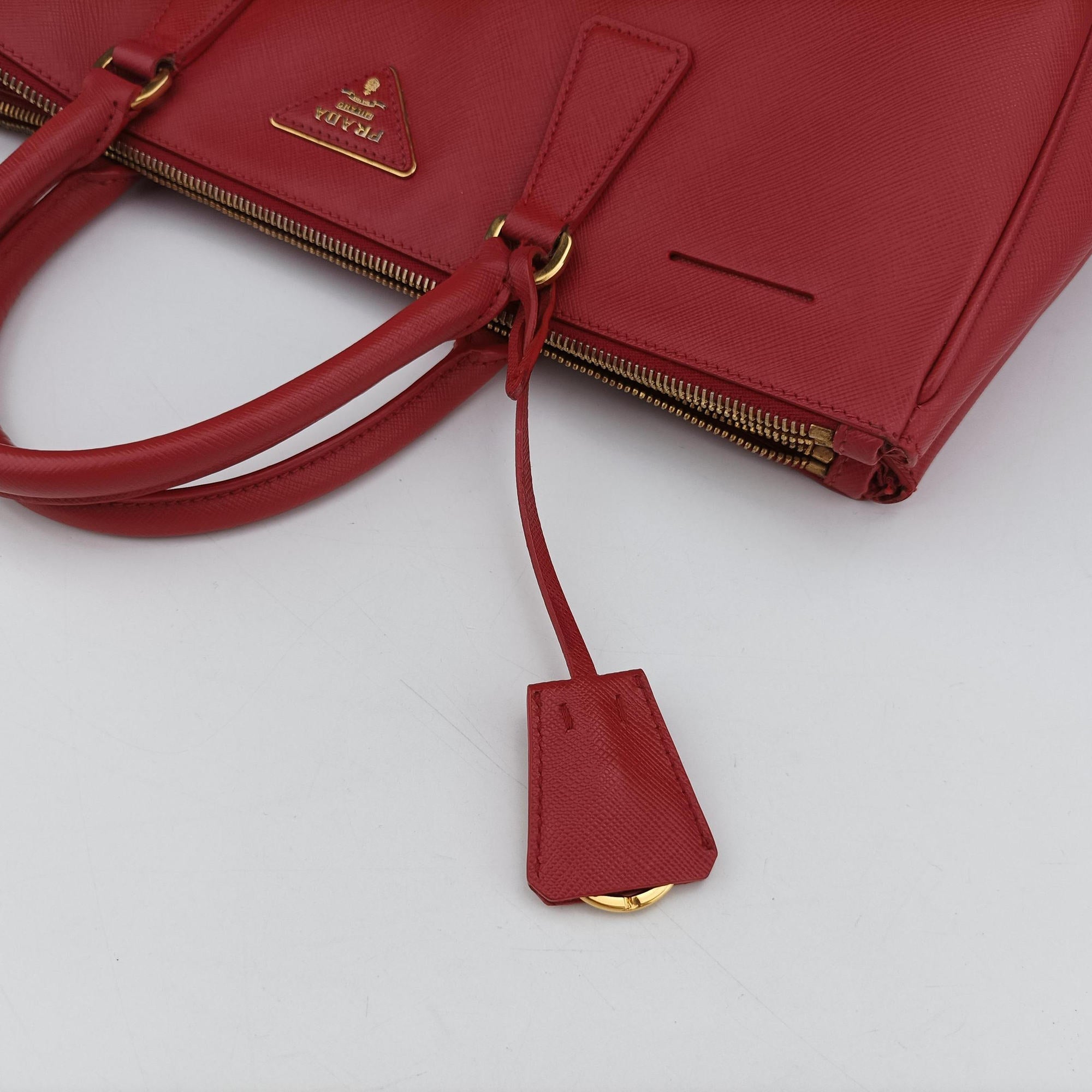 Pre-owned Prada Galleria Red SAFFIANO Leather BN1786 handbag | stylenewstar