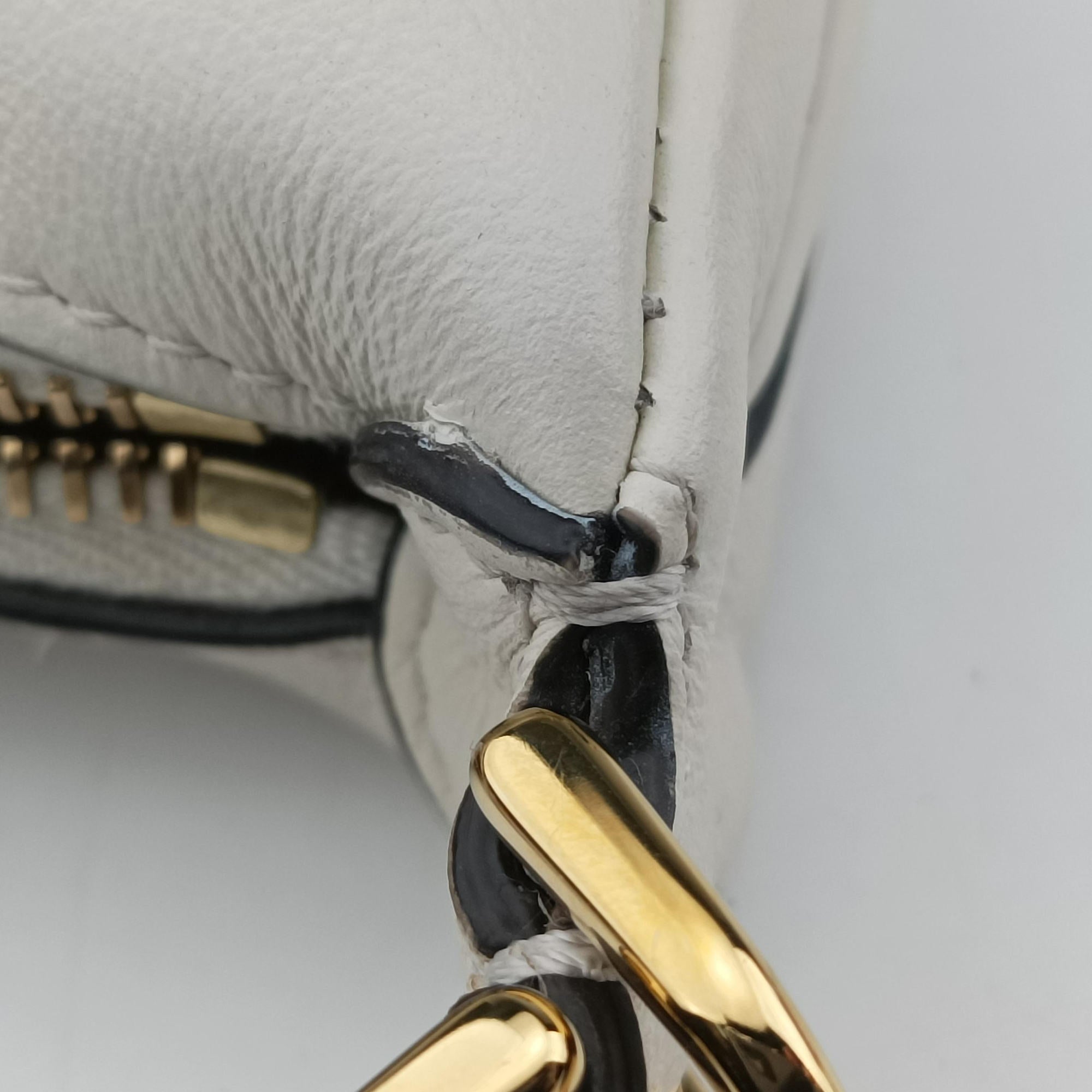 Pre-owned Fendi Nano Fendigraphy White Leather 7AS089 handbag | stylenewstar