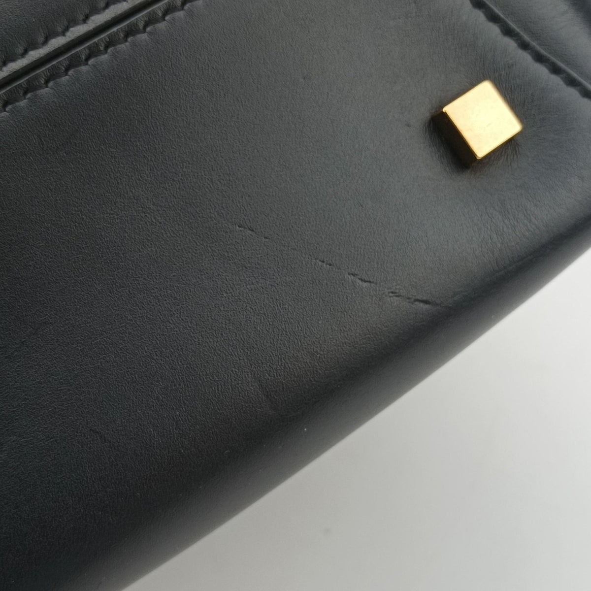 Vintage Yves Saint Laurent LE 37 bucket Black Leather 749036 shoulderbag | stylenewstar