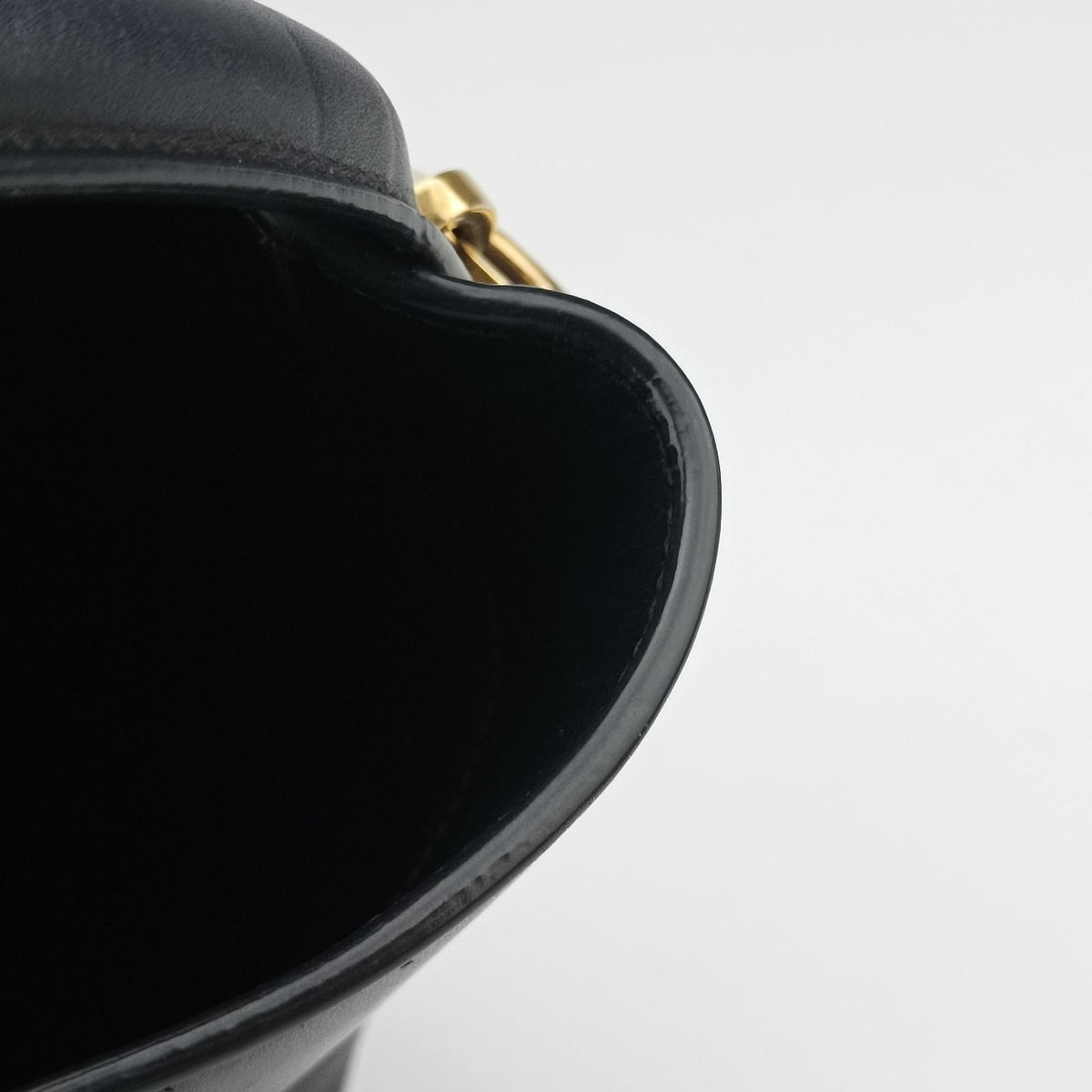 Vintage Yves Saint Laurent LE 37 bucket Black Leather 749036 shoulderbag | stylenewstar