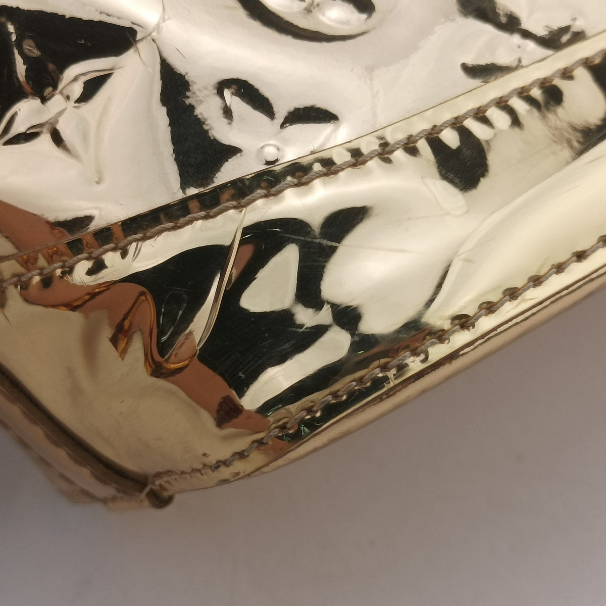 Secondhand Louis Vuitton Lockit dore Monogram Miroir M95450 handbag | stylenewstar