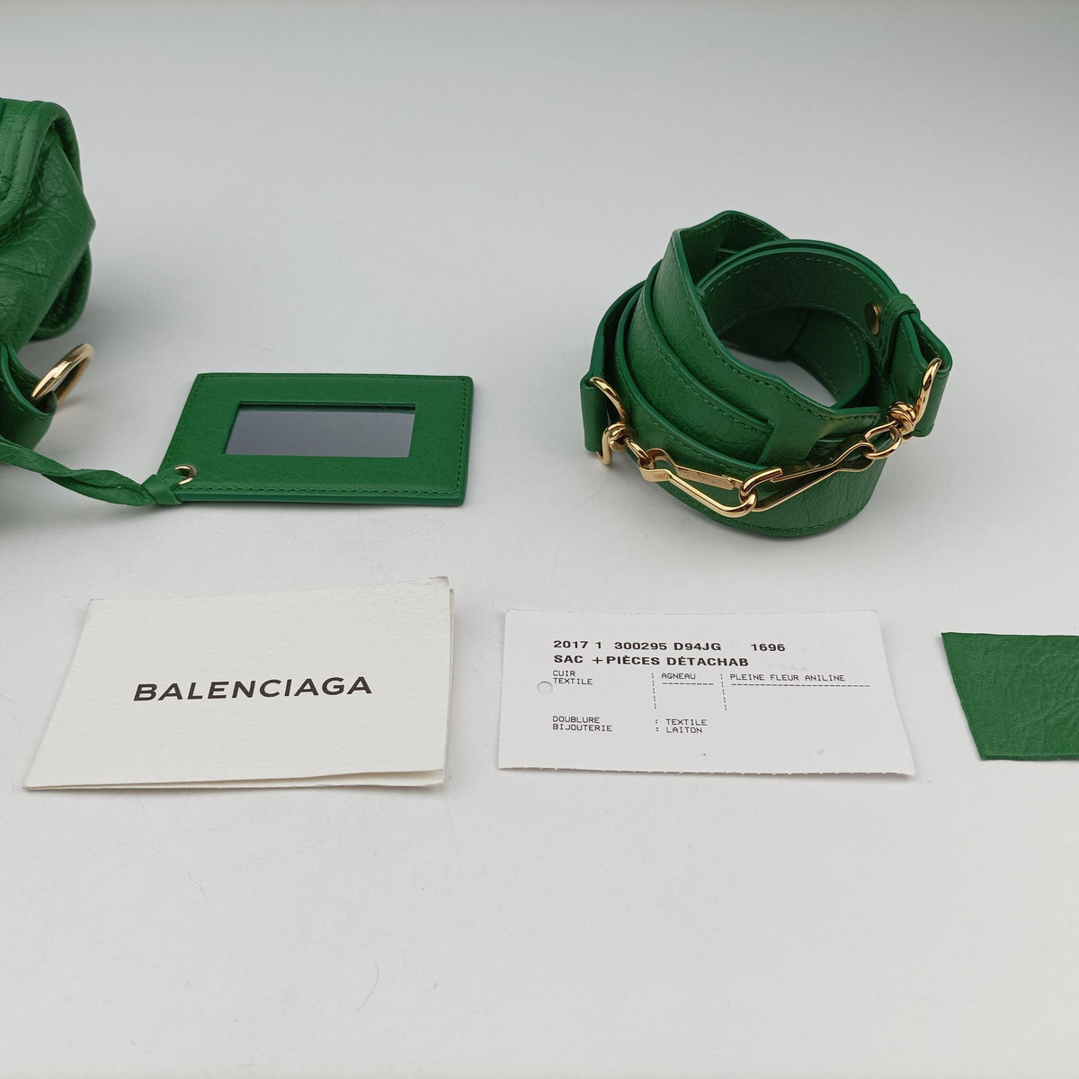 Pre-owned Balenciaga Classic City Mini Green lambskin  shoulderbag | stylenewstar