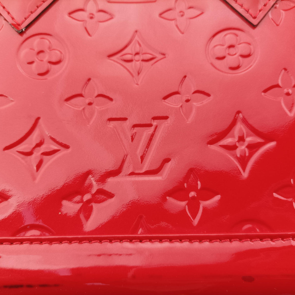 Vintage Louis Vuitton Alma BB pomme d'amour Vernis M90174 shoulderbag | stylenewstar