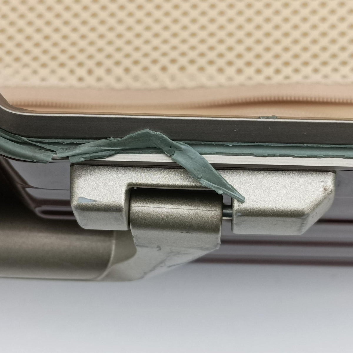 Secondhand RIMOWA TOPAS Red aluminum  suitcase | stylenewstar