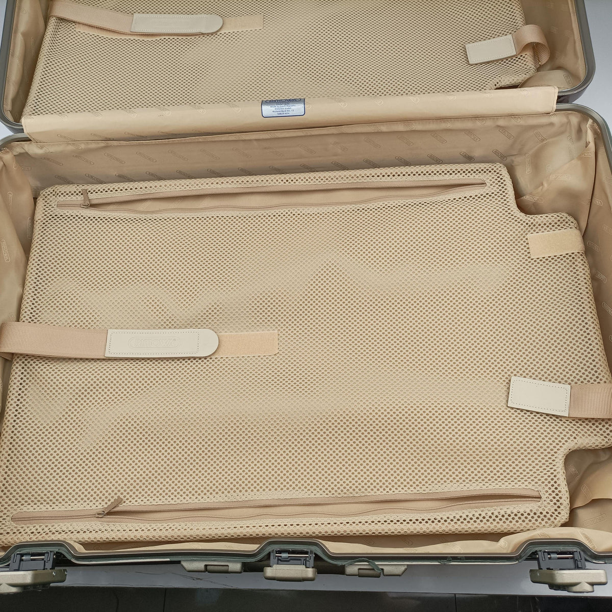 Secondhand RIMOWA TOPAS Red aluminum  suitcase | stylenewstar