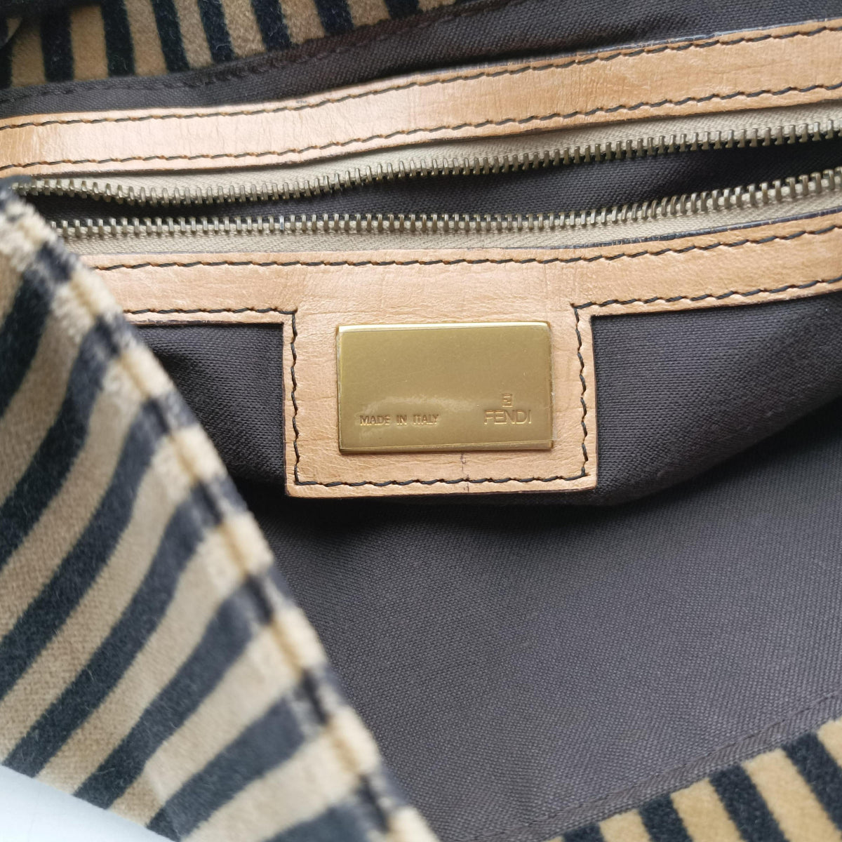 Pre-owned Fendi Mama Baguette Pequin Brown Velvet 8BR001 shoulderbag | stylenewstar