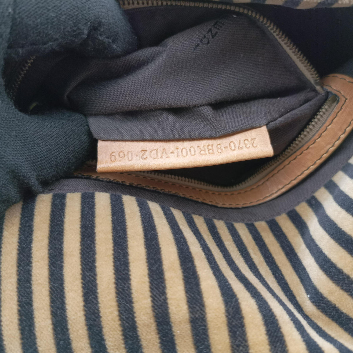 Pre-owned Fendi Mama Baguette Pequin Brown Velvet 8BR001 shoulderbag | stylenewstar
