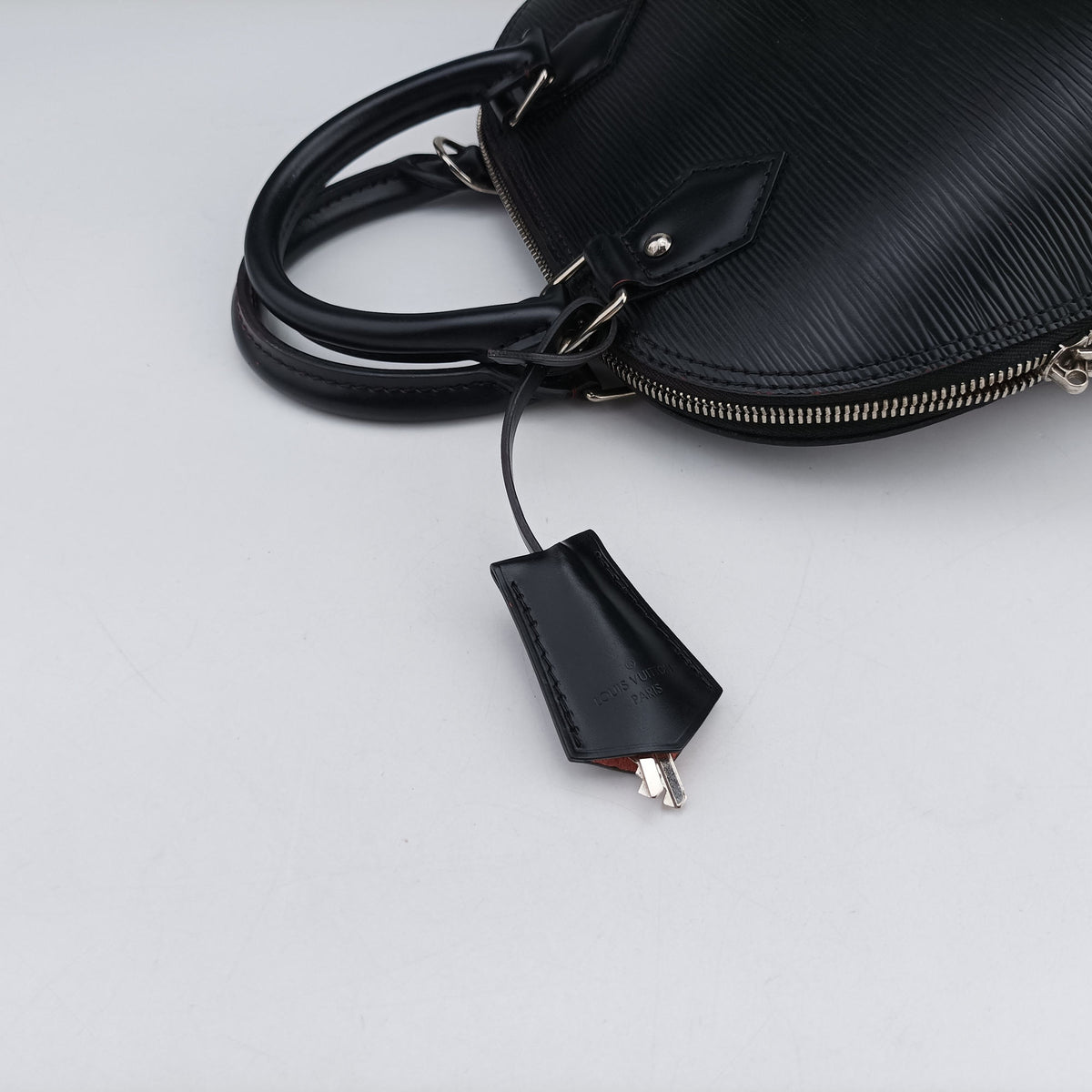 Pre-owned Louis Vuitton Alma BB Noir Epi  shoulderbag | stylenewstar