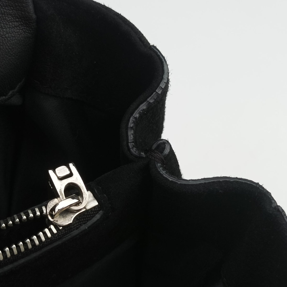 Pre-owned VERSACE medusa Black Suede  shoulderbag | stylenewstar