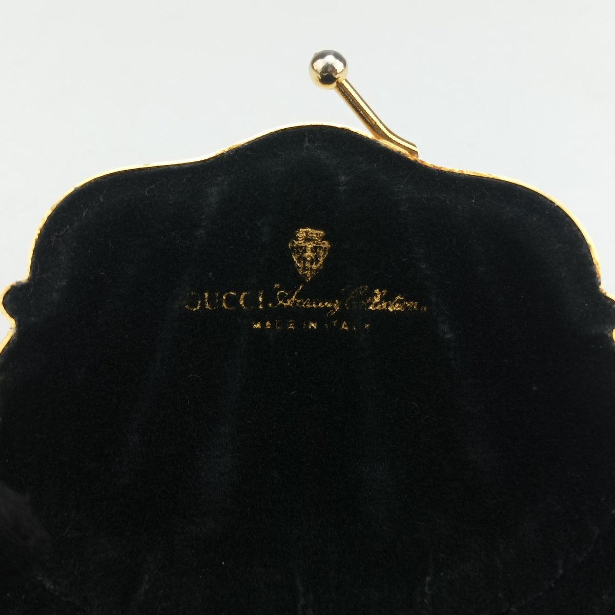 Pre-owned Gucci GG Metal Minaudiere Shell Golden Metal  shoulderbag | stylenewstar