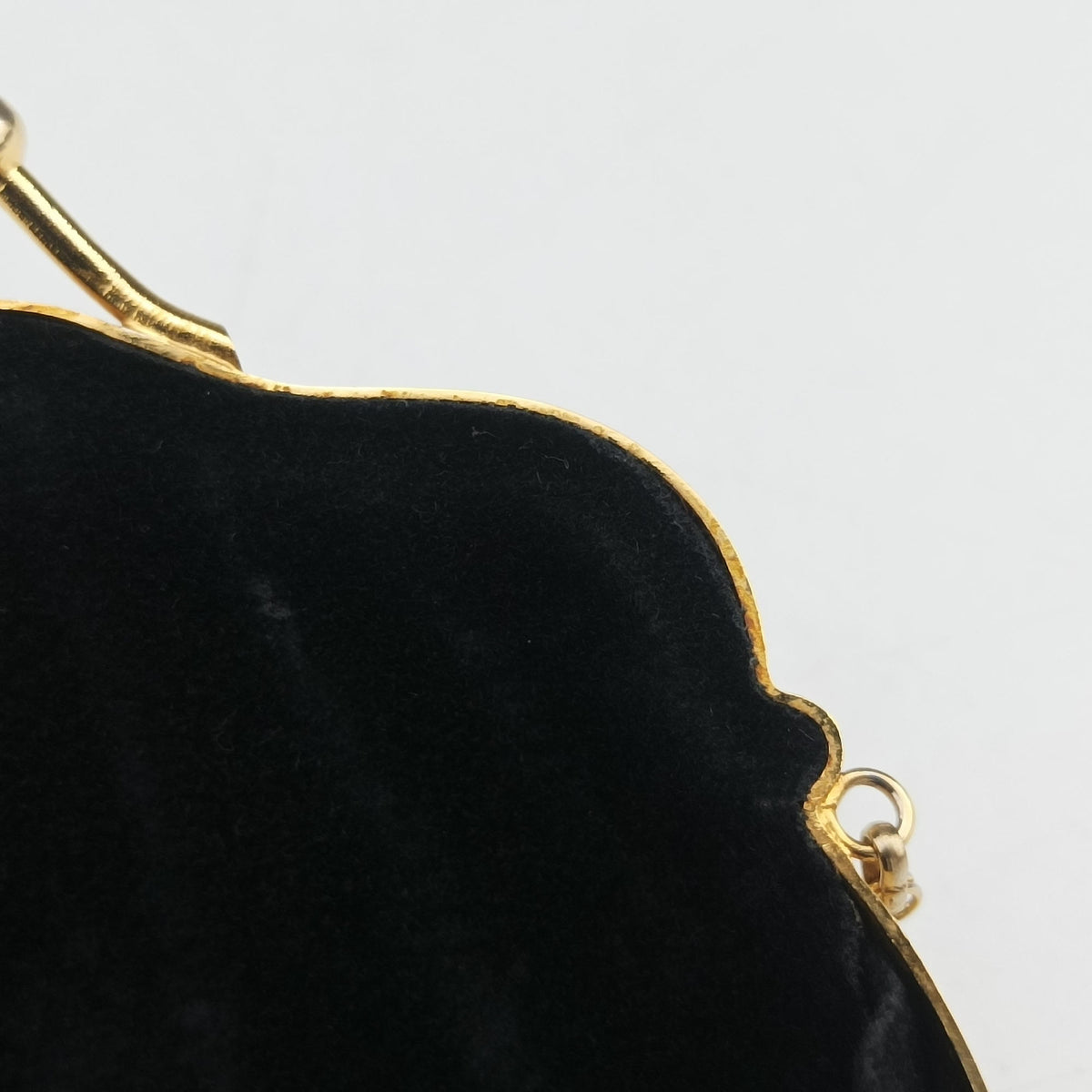 Pre-owned Gucci GG Metal Minaudiere Shell Golden Metal  shoulderbag | stylenewstar