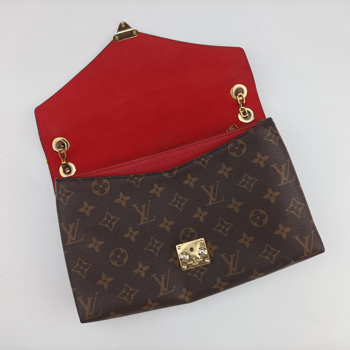 Pre-owned Louis Vuitton Pallas Chain Brown x Cerise Monogram canvas x leather M41201 shoulderbag | stylenewstar
