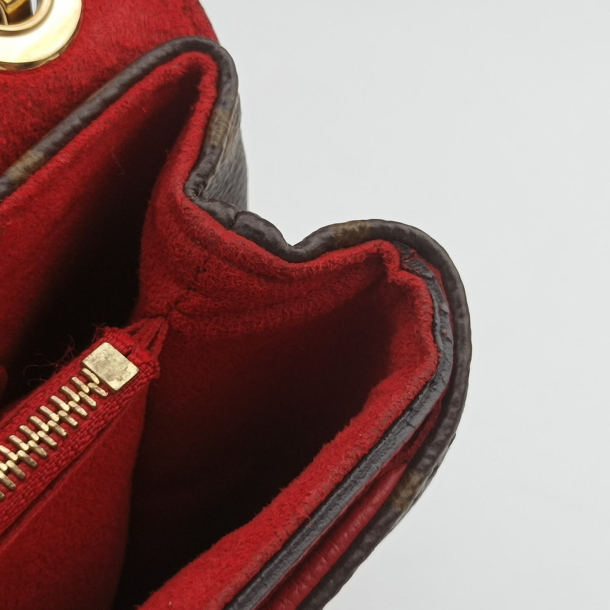 Pre-owned Louis Vuitton Pallas Chain Brown x Cerise Monogram canvas x leather M41201 shoulderbag | stylenewstar