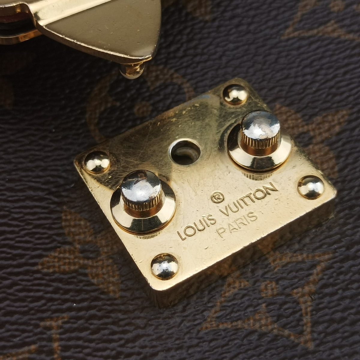 Pre-owned Louis Vuitton Pallas Chain Brown x Cerise Monogram canvas x leather M41201 shoulderbag | stylenewstar