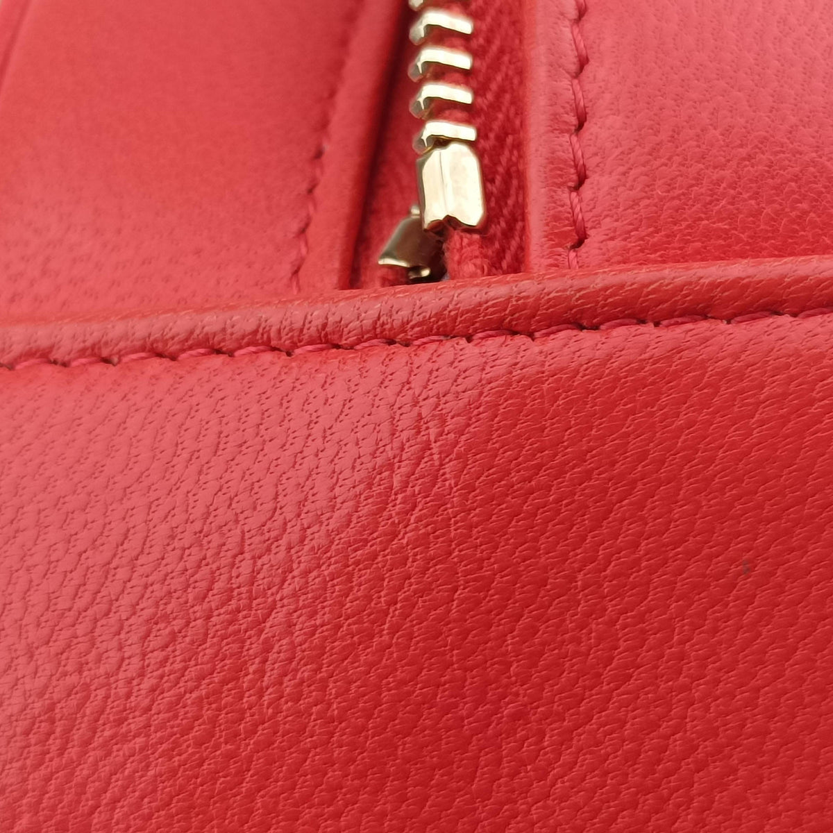 Pre-owned Chanel CHANEL 19 Round Red lambskin AP0945 shoulderbag | stylenewstar