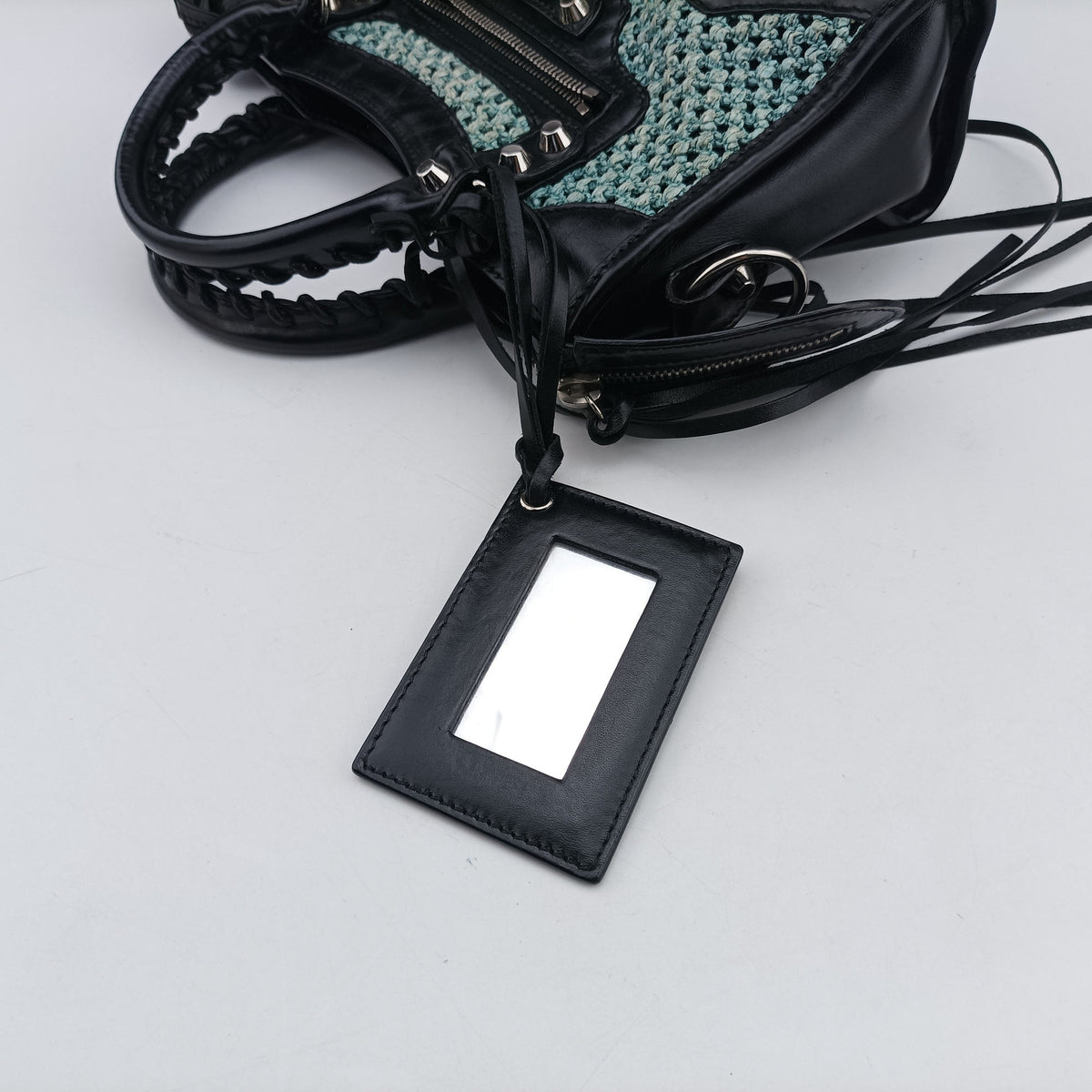 Pre-owned Balenciaga Classic City Black Raffia x Leather  shoulderbag | stylenewstar