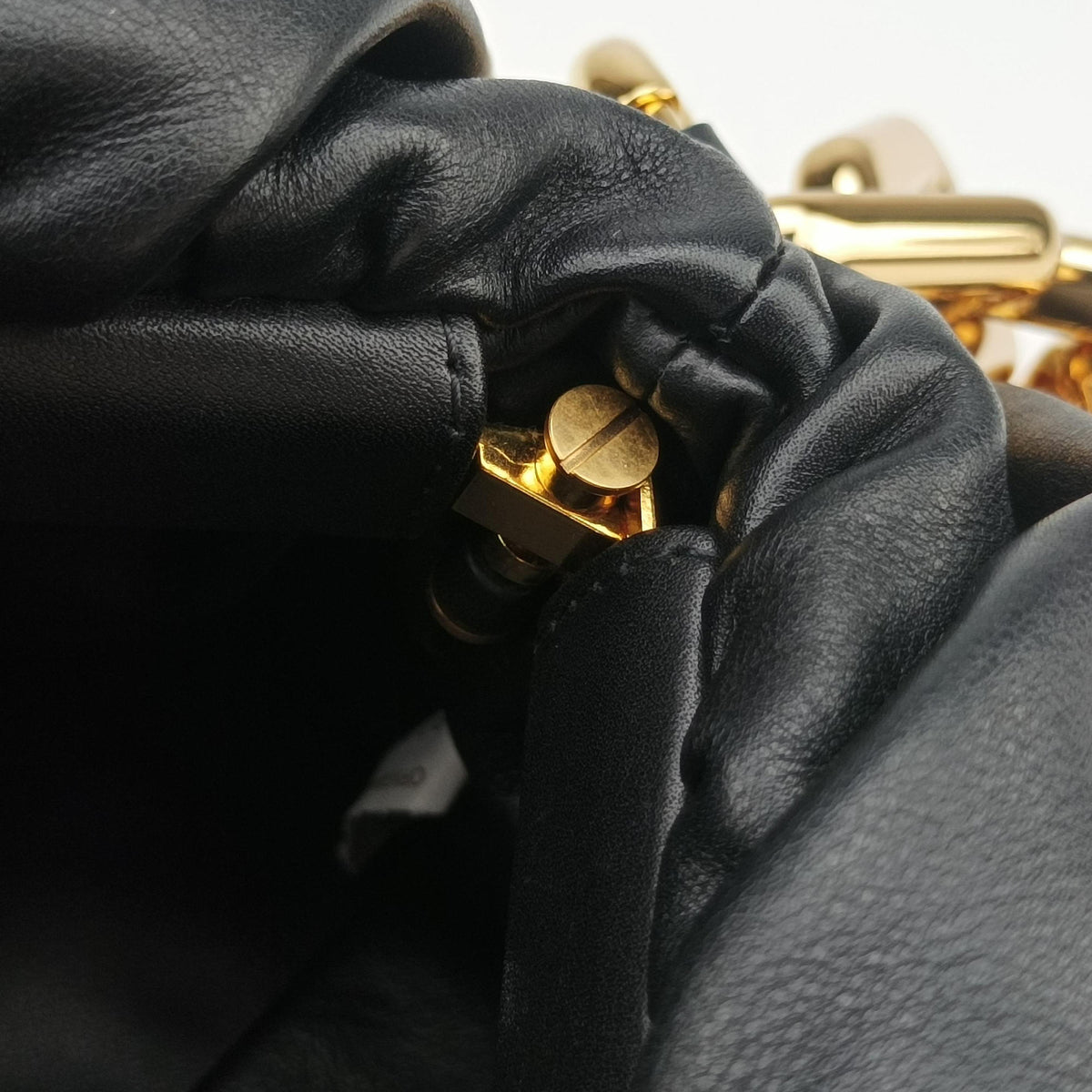 Secondhand Bottega Veneta THE Chain Pouch Black lambskin  shoulderbag | stylenewstar