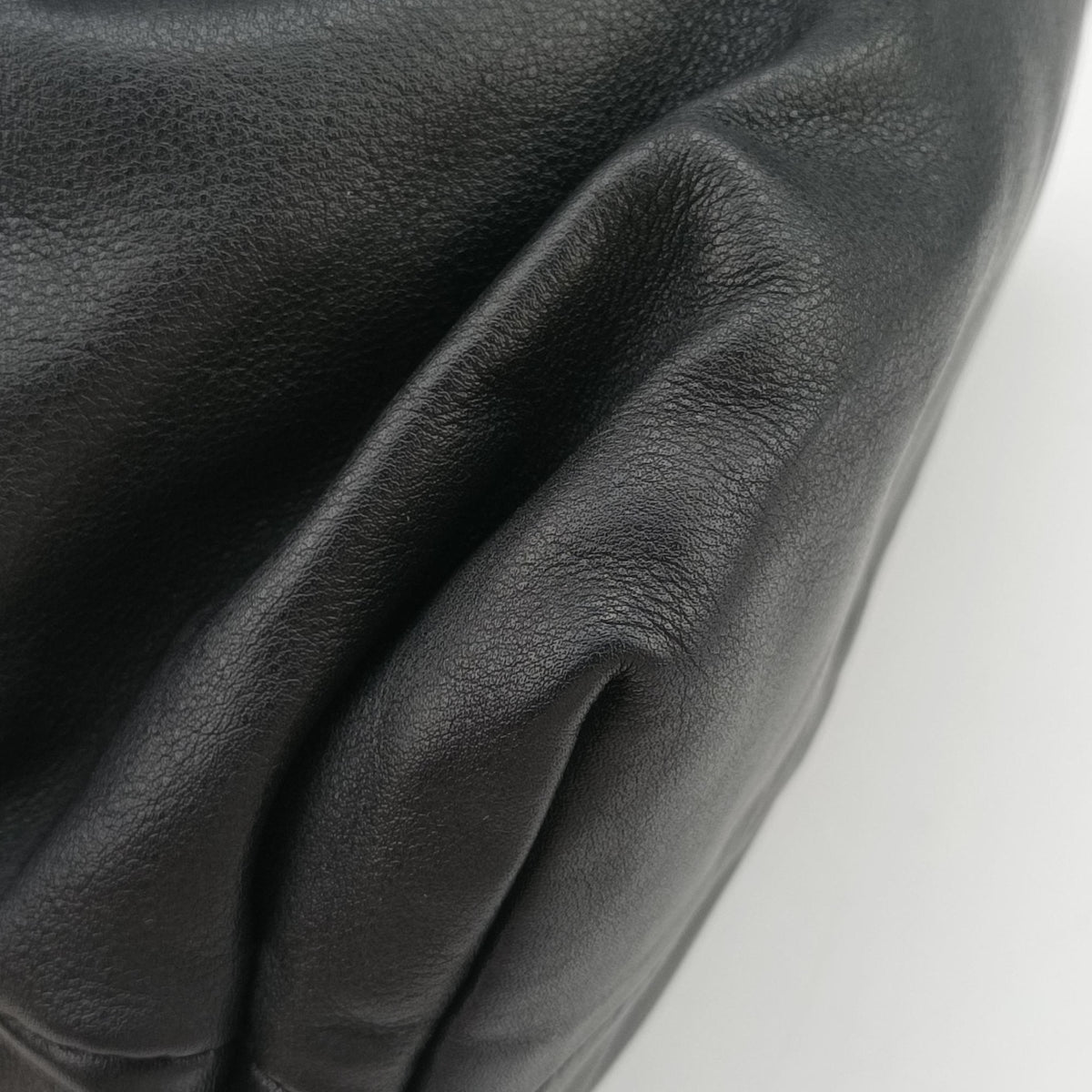 Secondhand Bottega Veneta THE Chain Pouch Black lambskin  shoulderbag | stylenewstar