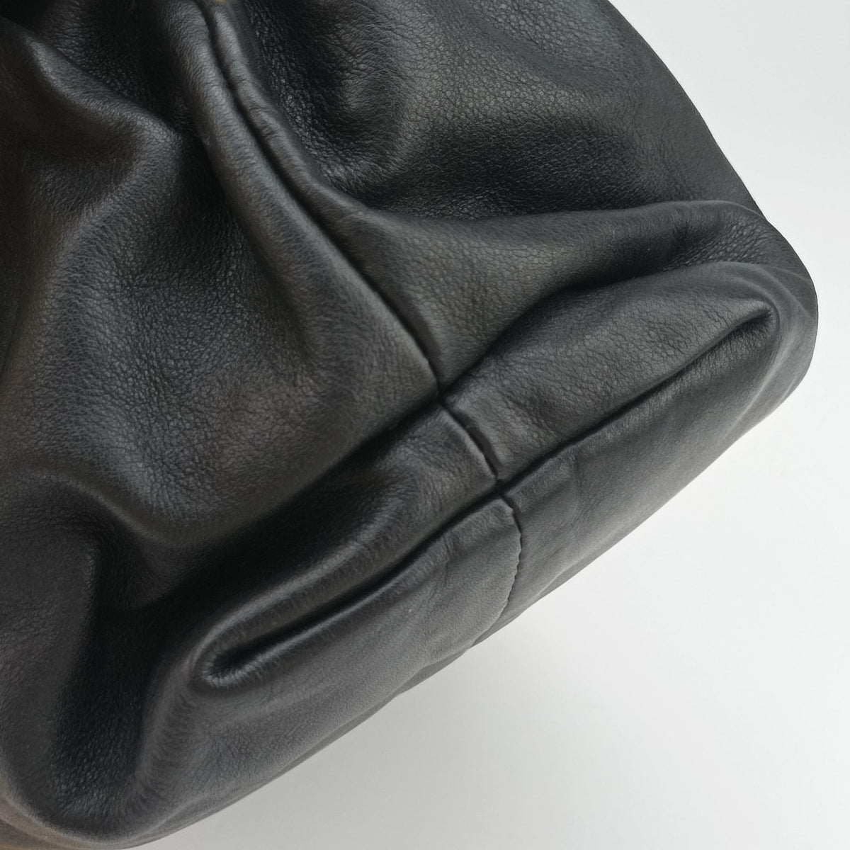 Secondhand Bottega Veneta THE Chain Pouch Black lambskin  shoulderbag | stylenewstar