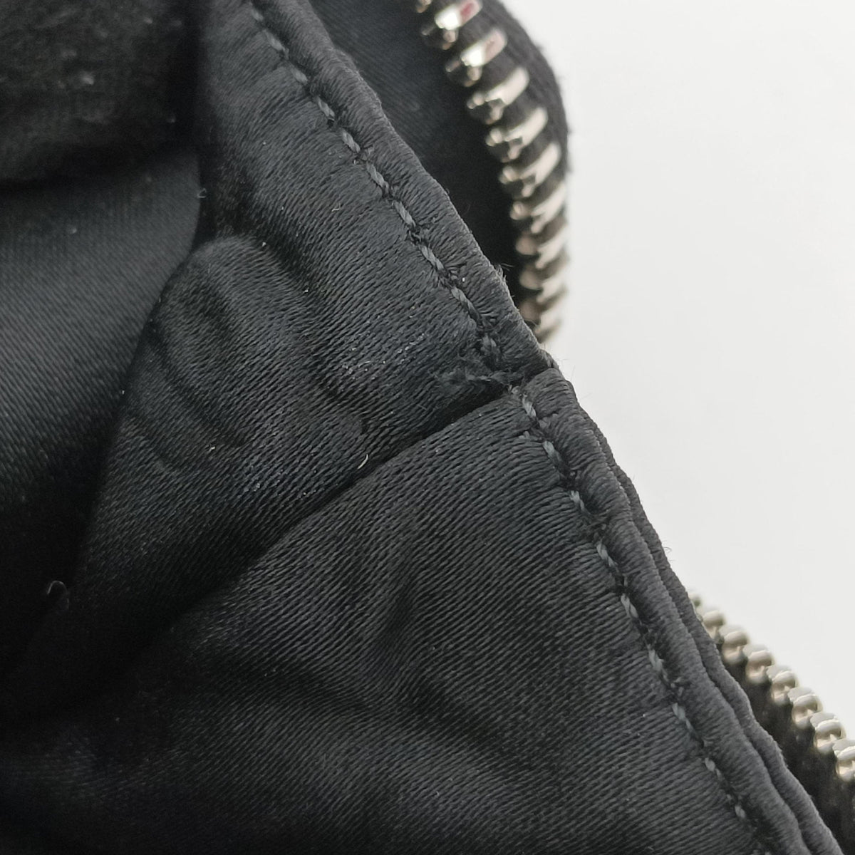 Secondhand Prada crystal-embellished round Black Rhinestone 1NR003 shoulderbag | stylenewstar
