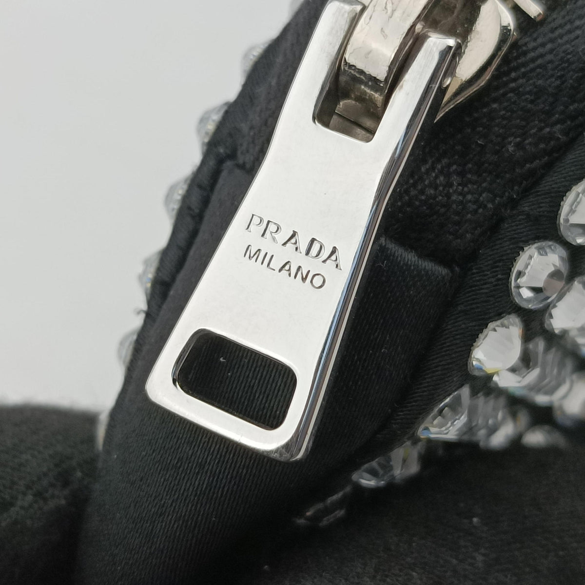 Secondhand Prada crystal-embellished round Black Rhinestone 1NR003 shoulderbag | stylenewstar