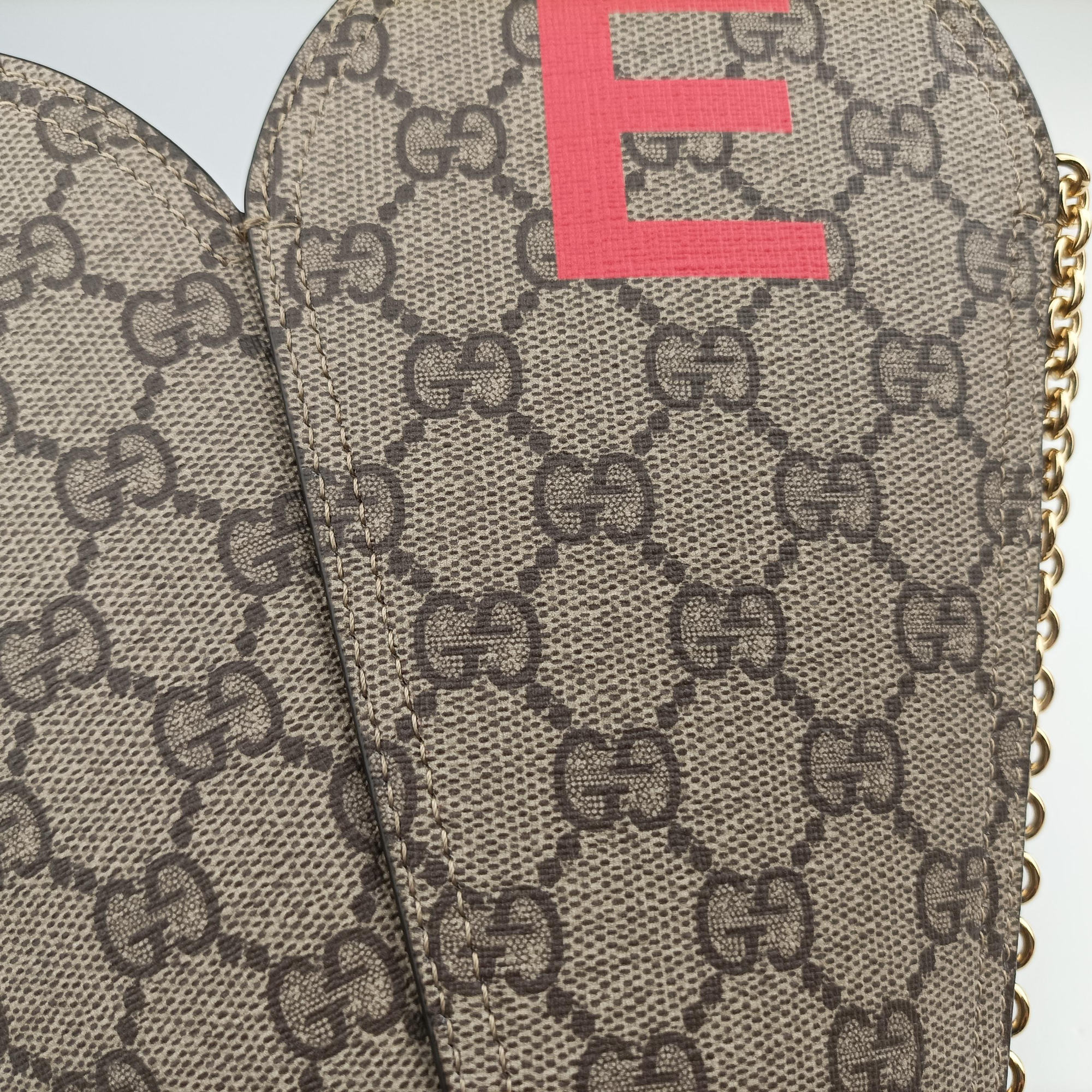 Pre-owned Gucci love heart Brown PVC coated canvas 678133 shoulderbag | stylenewstar