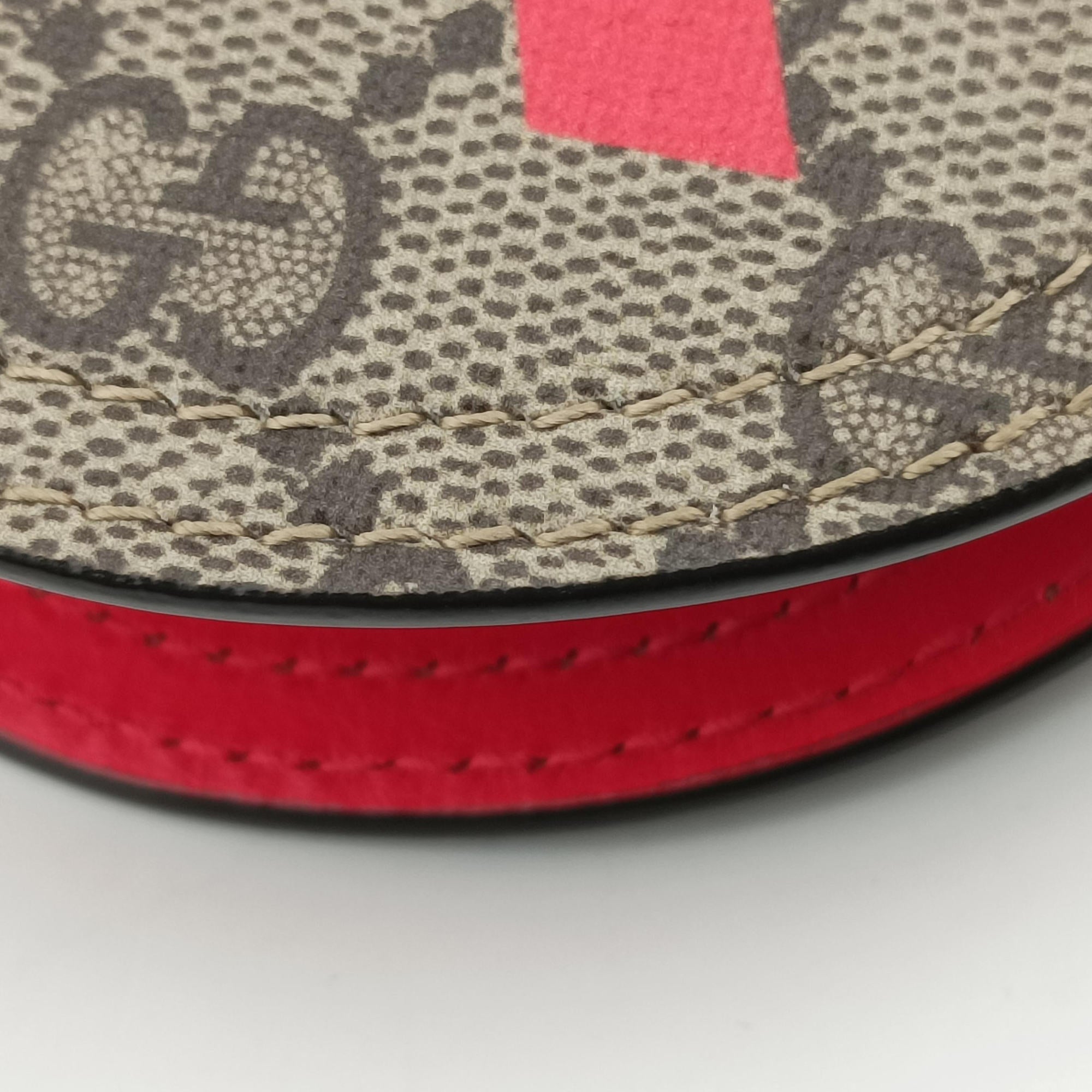 Pre-owned Gucci love heart Brown PVC coated canvas 678133 shoulderbag | stylenewstar