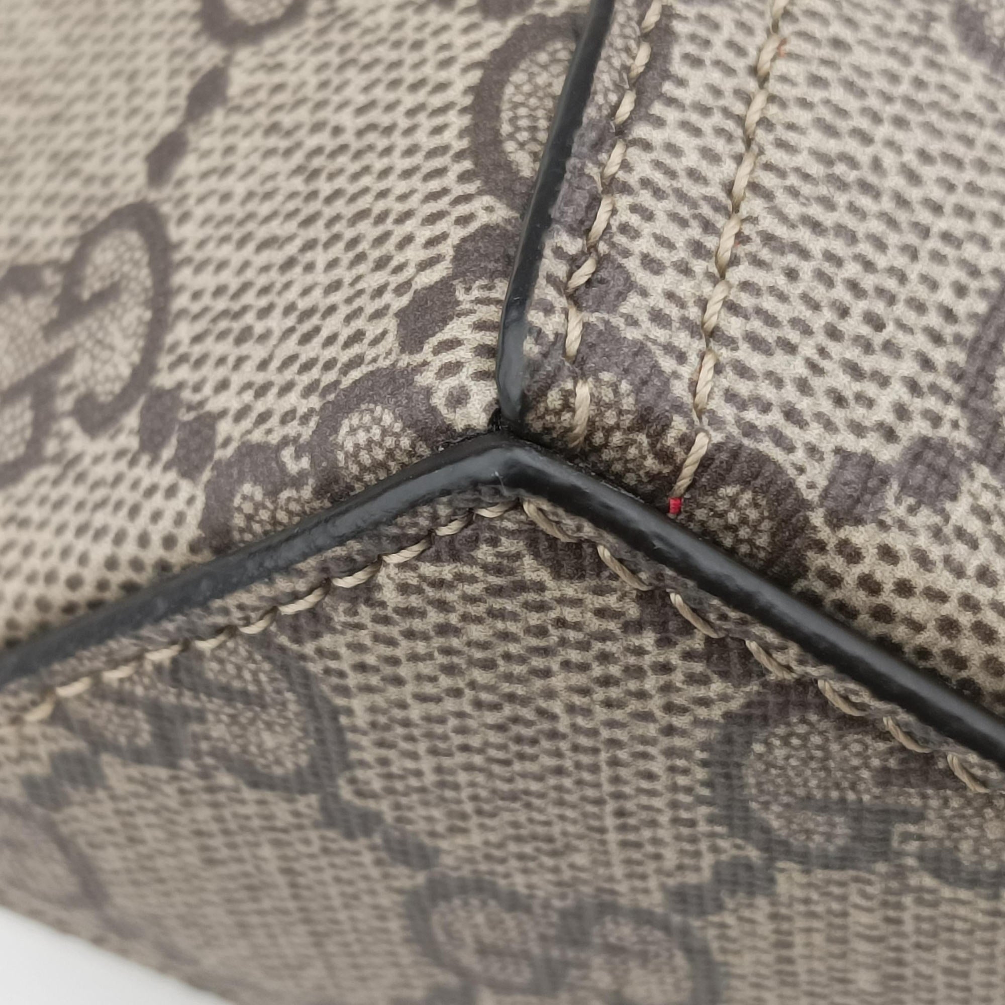 Pre-owned Gucci love heart Brown PVC coated canvas 678133 shoulderbag | stylenewstar