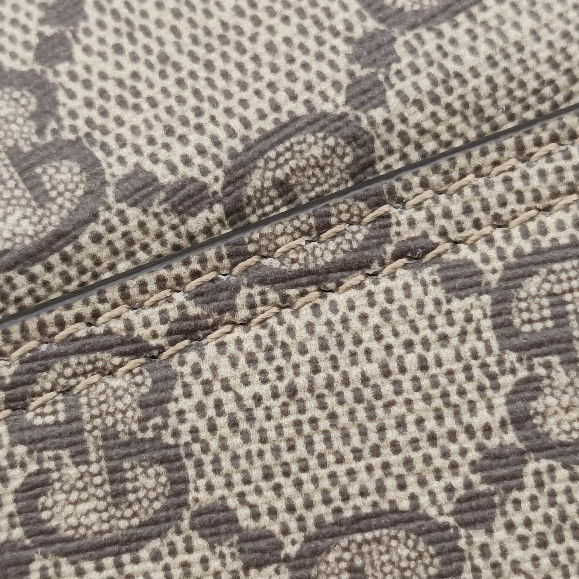 Pre-owned Gucci love heart Brown PVC coated canvas 678133 shoulderbag | stylenewstar