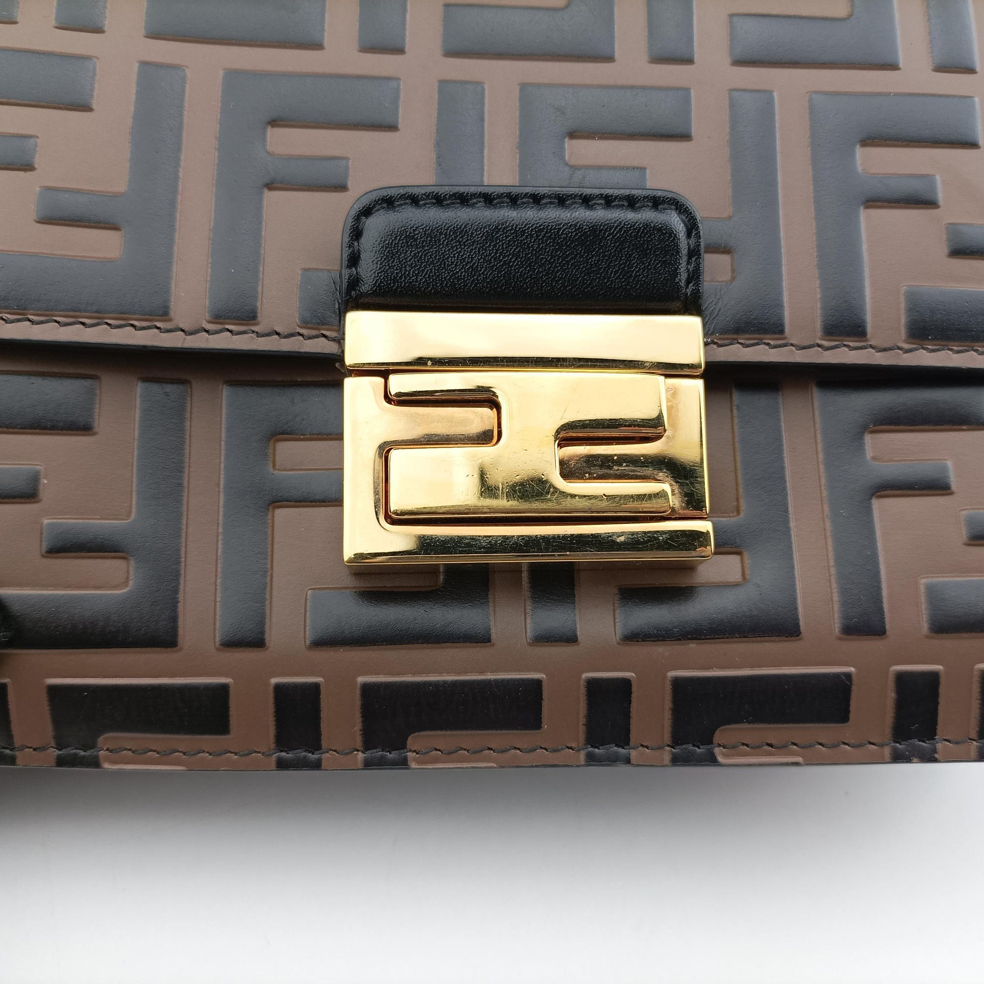 Pre-owned Fendi Kan U Brown×black Leather 8M0417 shoulderbag | stylenewstar