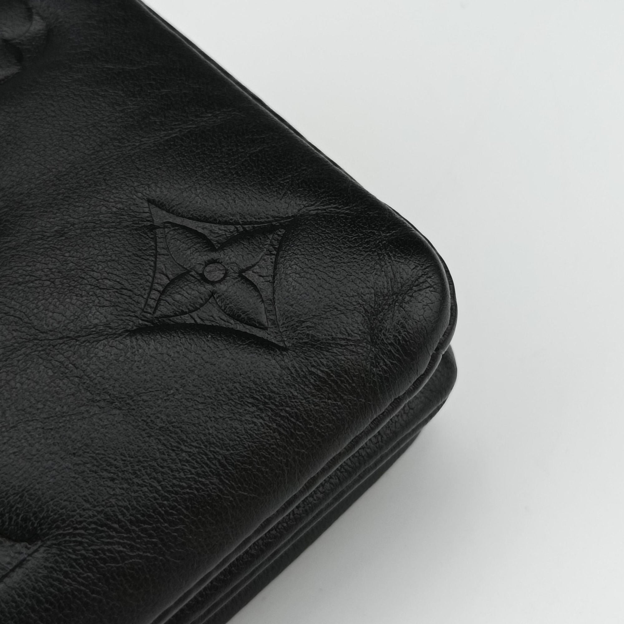 Pre-owned Louis Vuitton COUSSIN Noir lambskin M81125 shoulderbag | stylenewstar