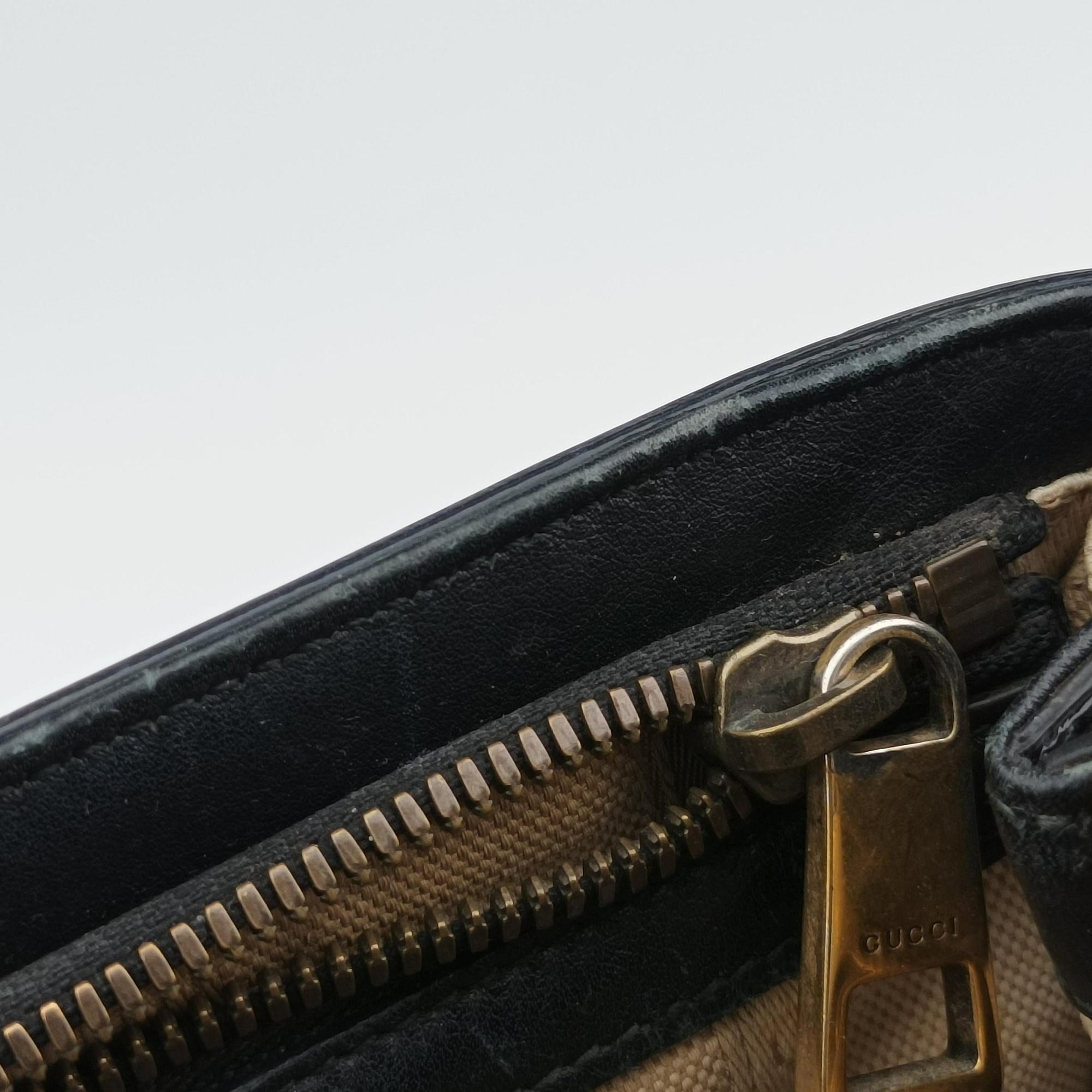 Pre-owned Gucci Bright Bit Black Patent 371925 handbag | stylenewstar