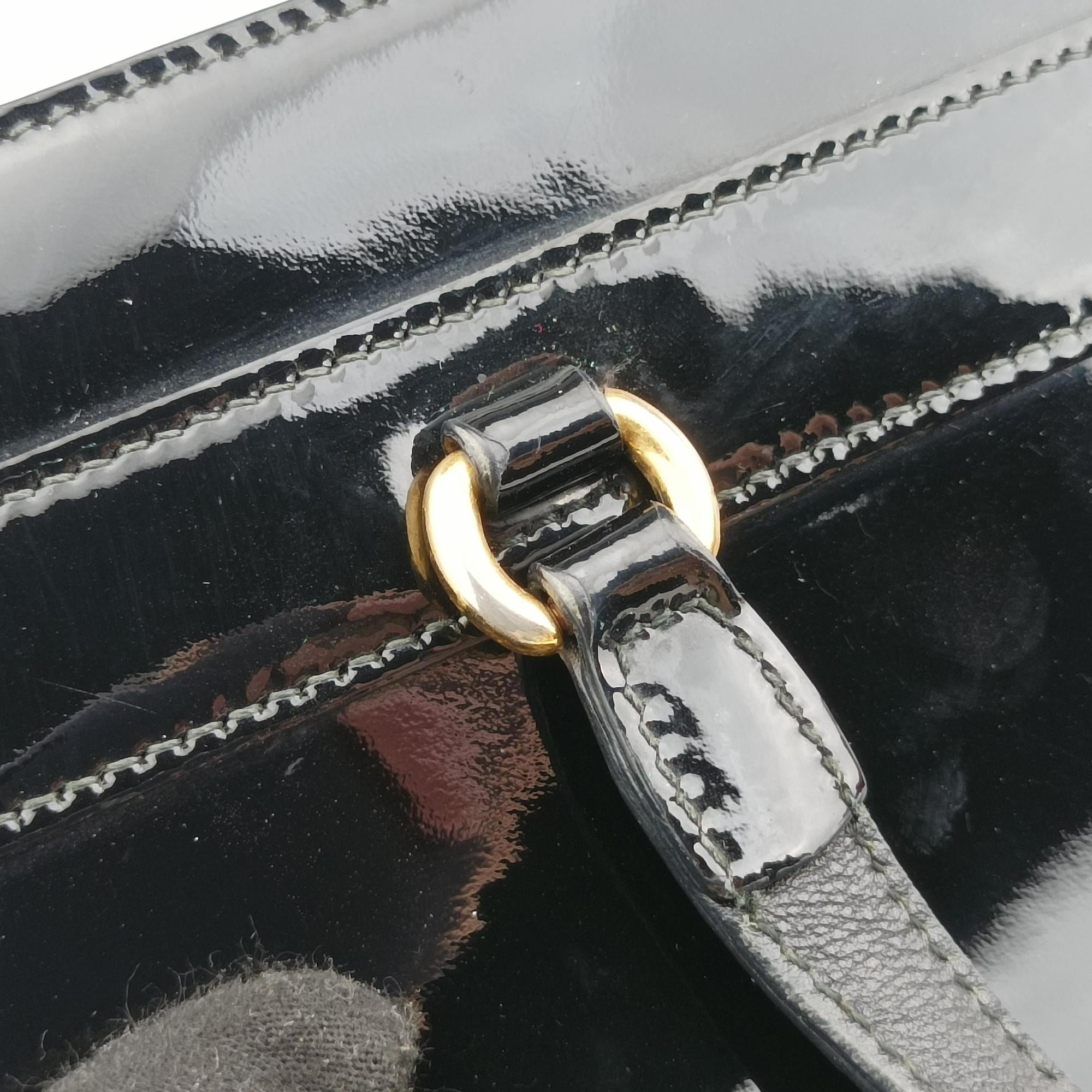 Pre-owned Gucci Bright Bit Black Patent 371925 handbag | stylenewstar