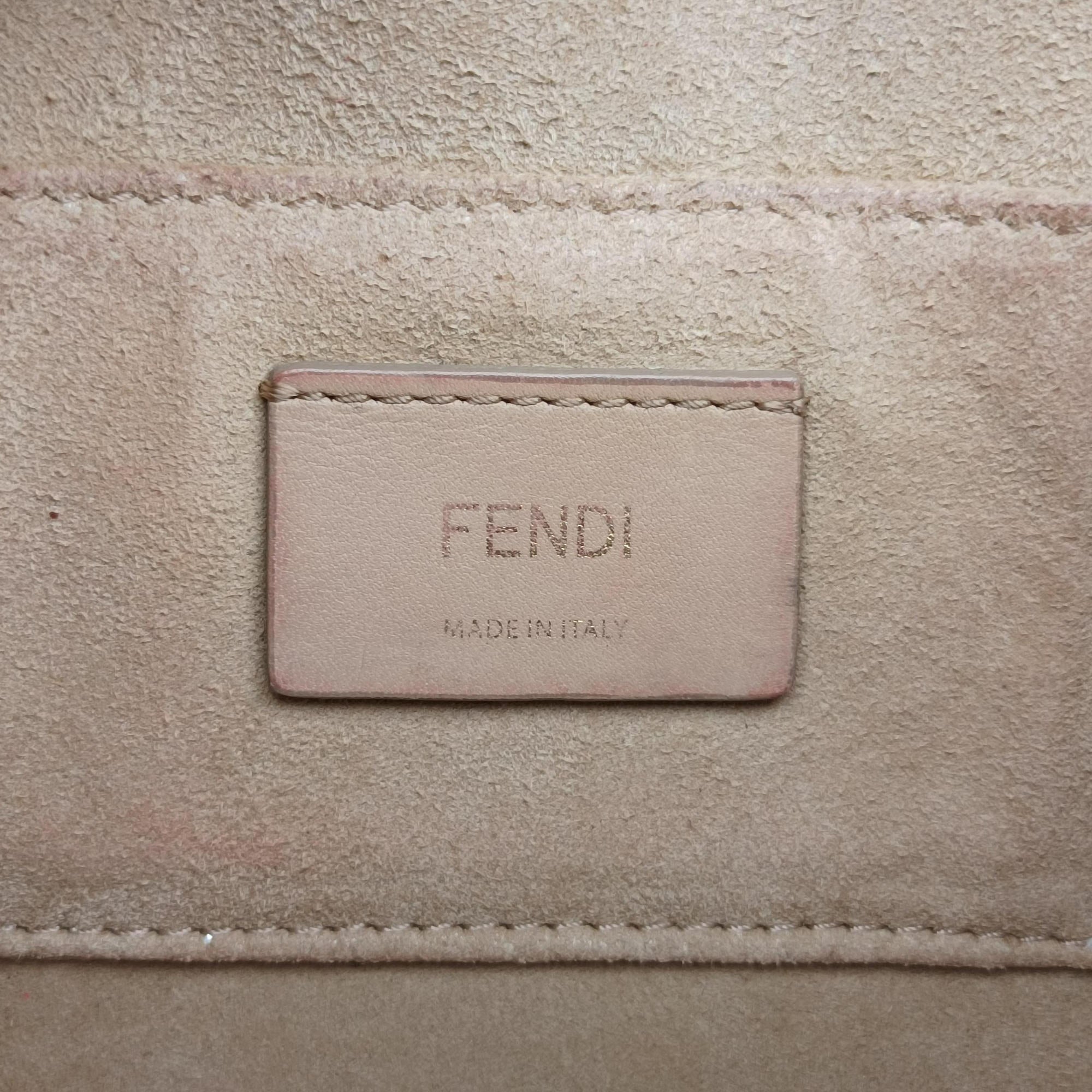Pre-owned Fendi Kan I Black Leather 8M0381 shoulderbag | stylenewstar