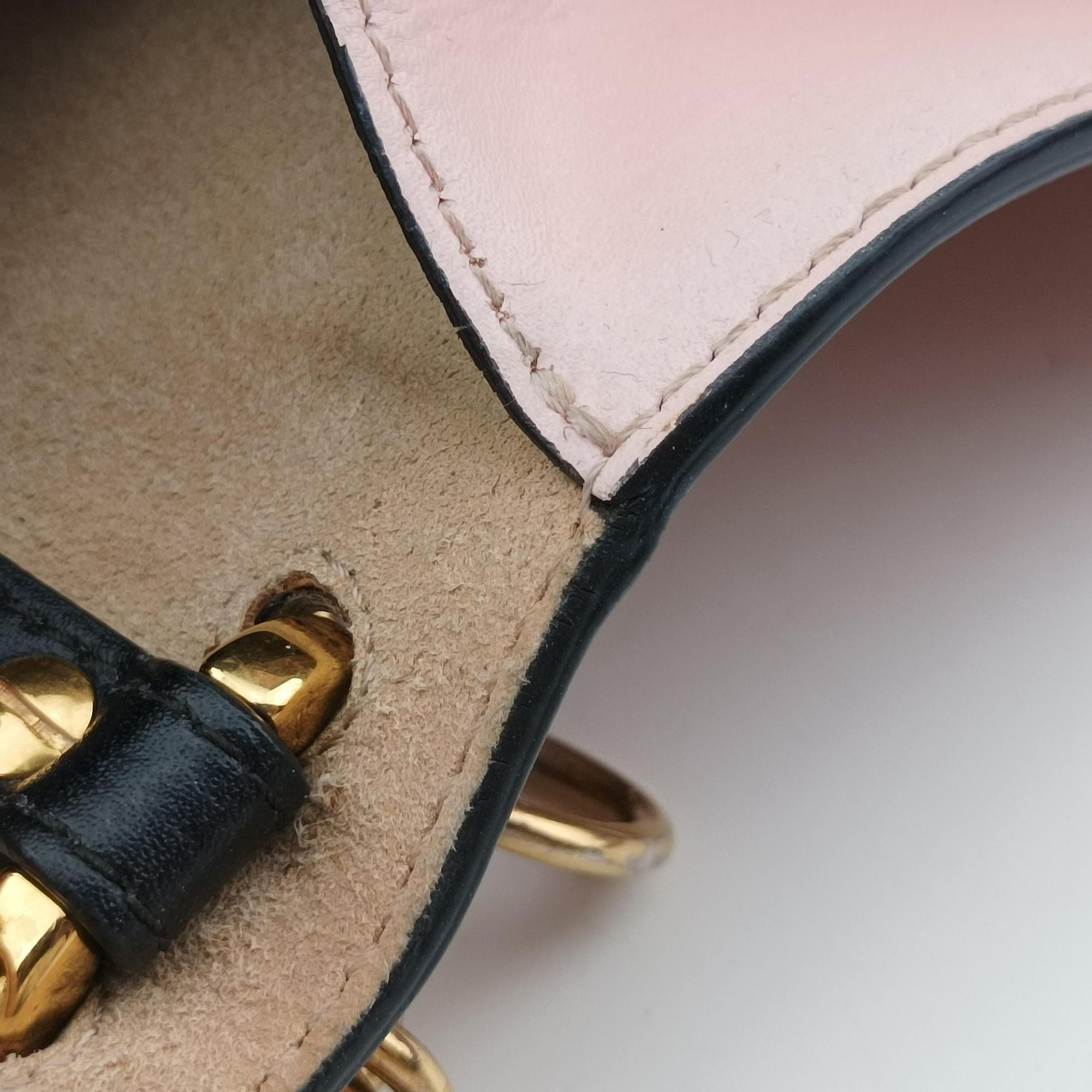 Pre-owned Fendi Kan I Black Leather 8M0381 shoulderbag | stylenewstar