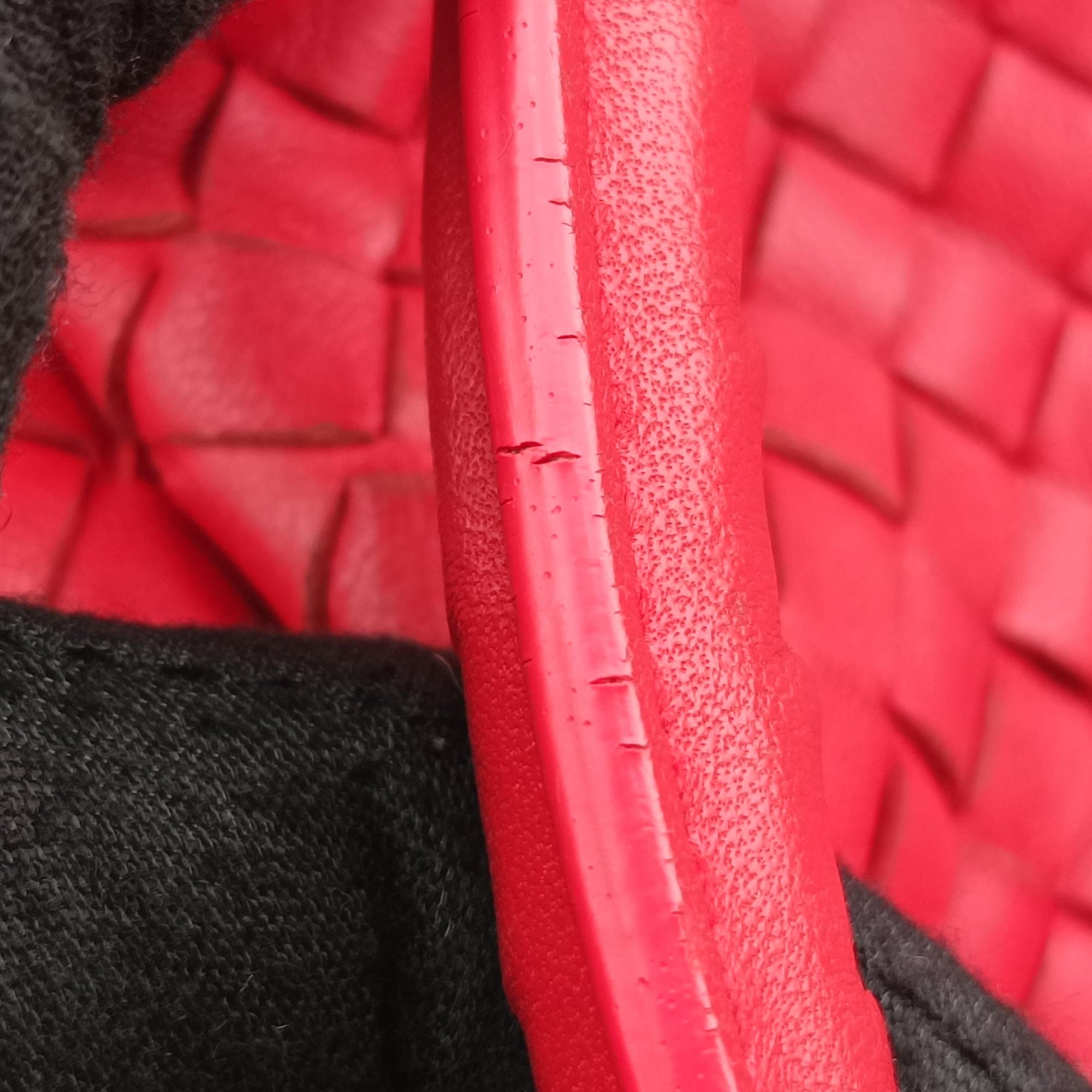Pre-owned Bottega Veneta Parachute Intrecciato Red Lambskin  handbag | stylenewstar