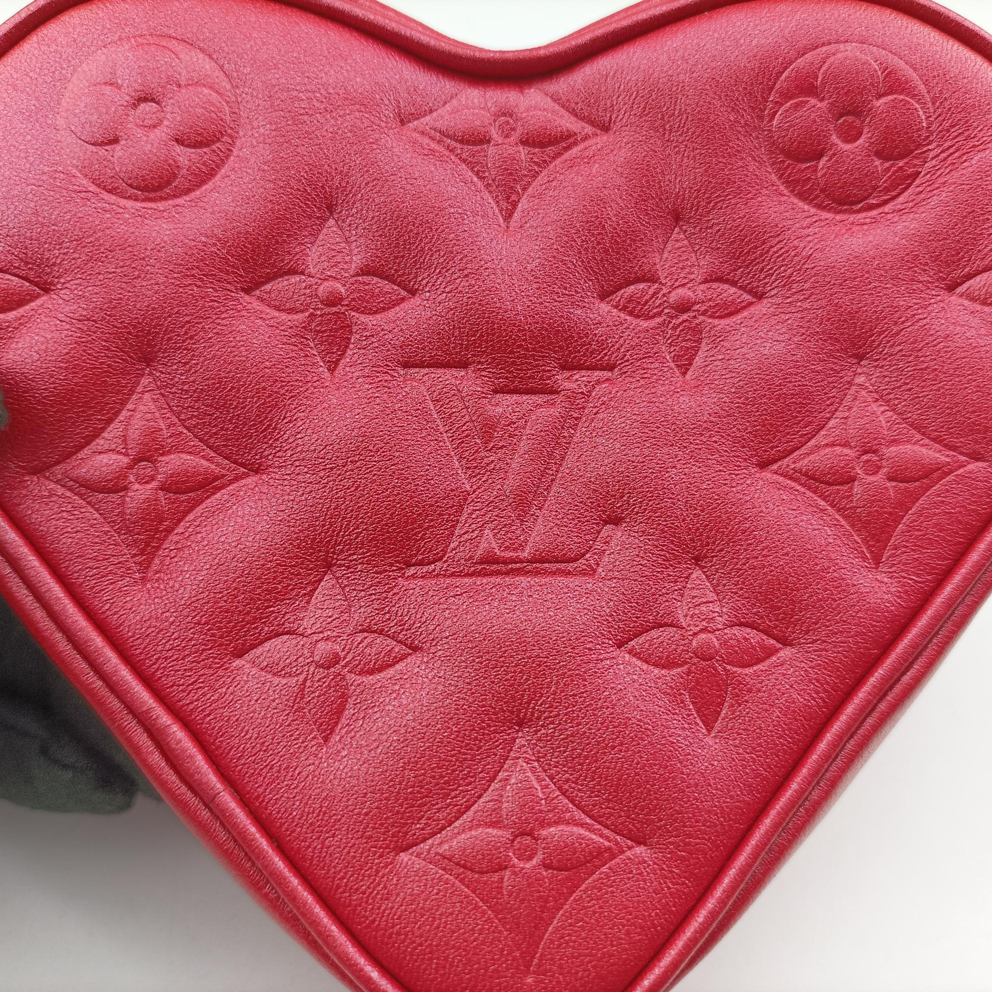 Pre-owned Louis Vuitton Heart on Chain Red Lambskin M80837 shoulderbag | stylenewstar