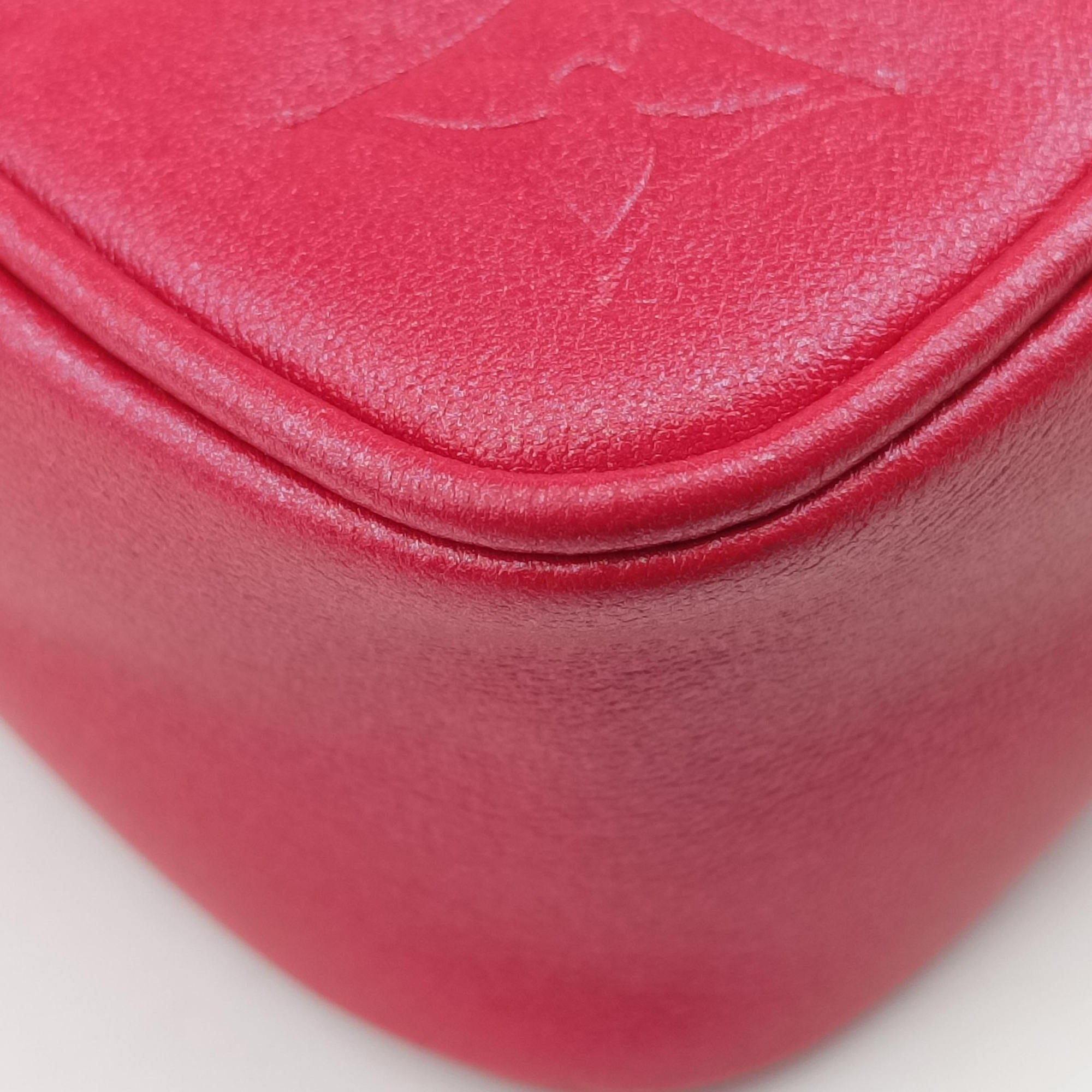 Pre-owned Louis Vuitton Heart on Chain Red Lambskin M80837 shoulderbag | stylenewstar
