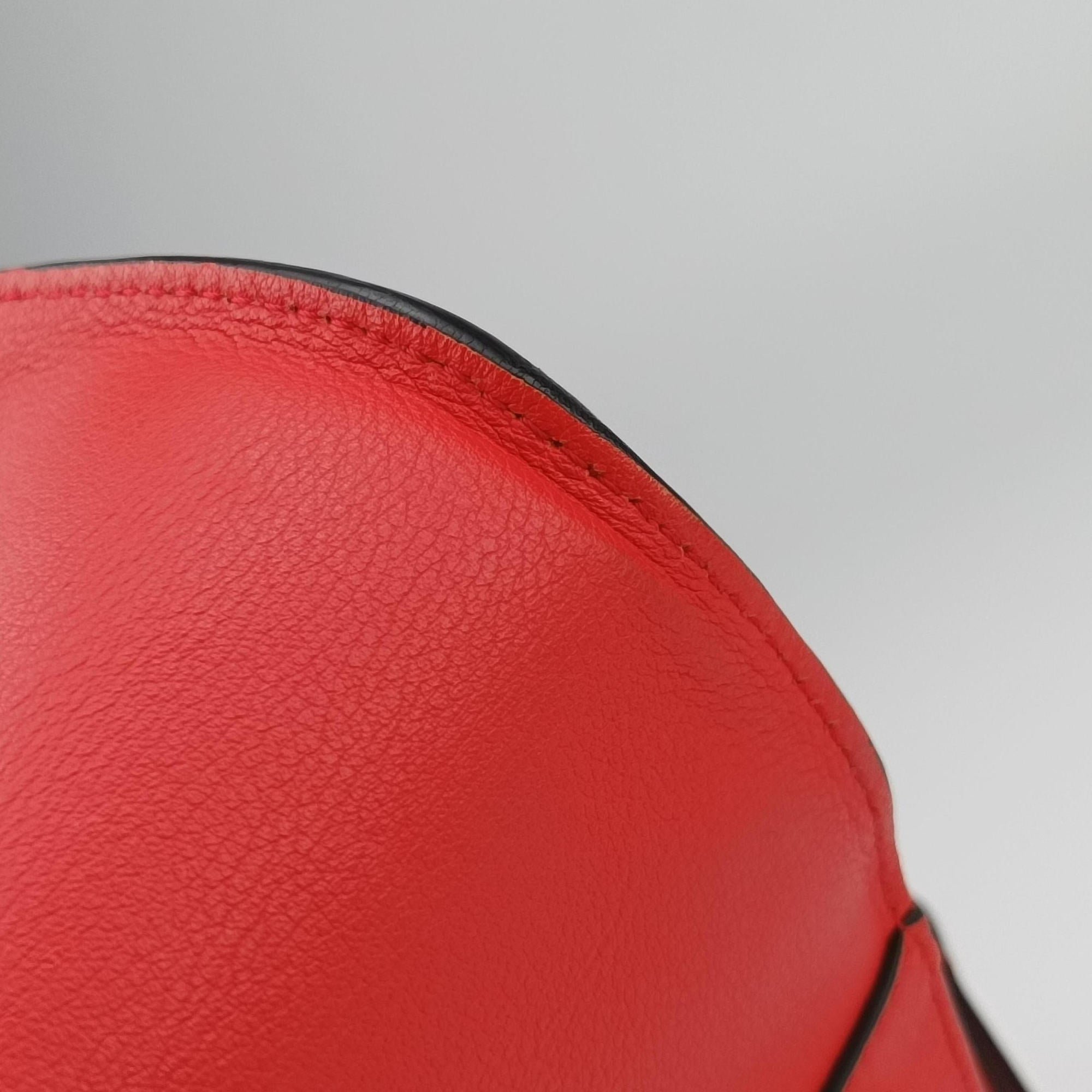 Pre-owned Loewe Hammock Red Leather  shoulderbag | stylenewstar